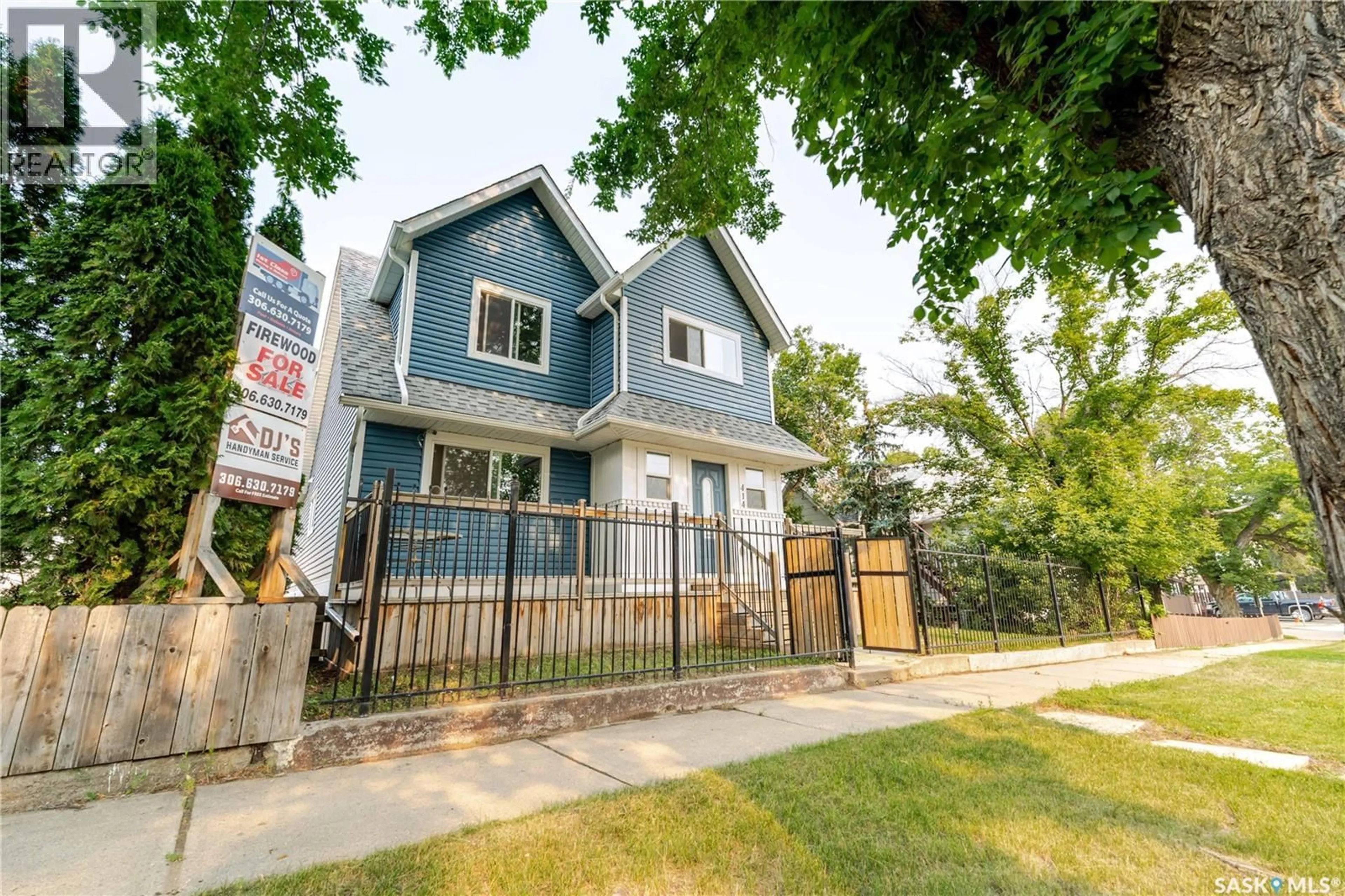 Home with vinyl exterior material, street for 414 MAIN STREET, Moose Jaw Saskatchewan S6H5S9