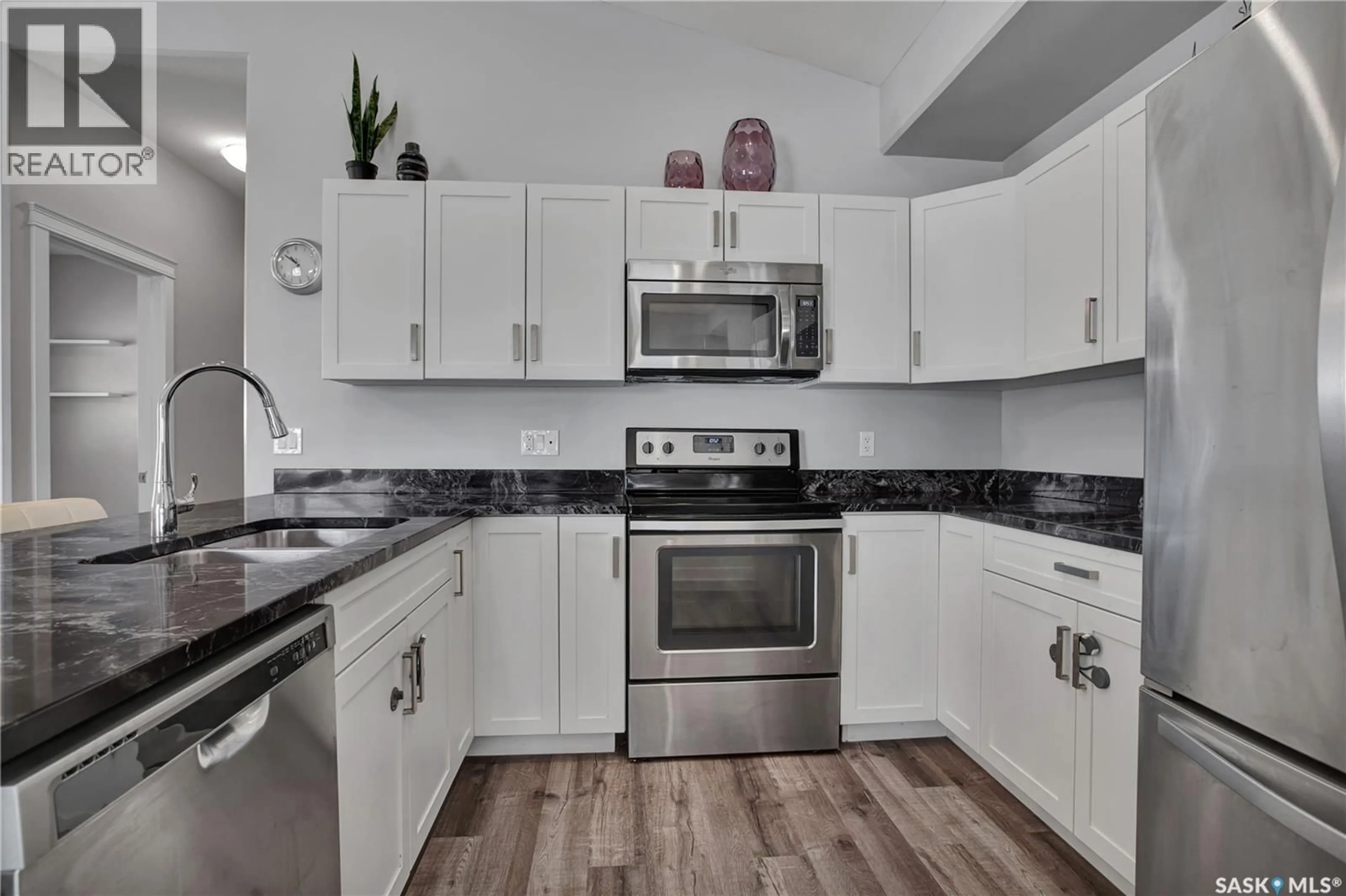 Standard kitchen, ceramic/tile floor for 407 BOYKOWICH STREET, Saskatoon Saskatchewan S7W0S5