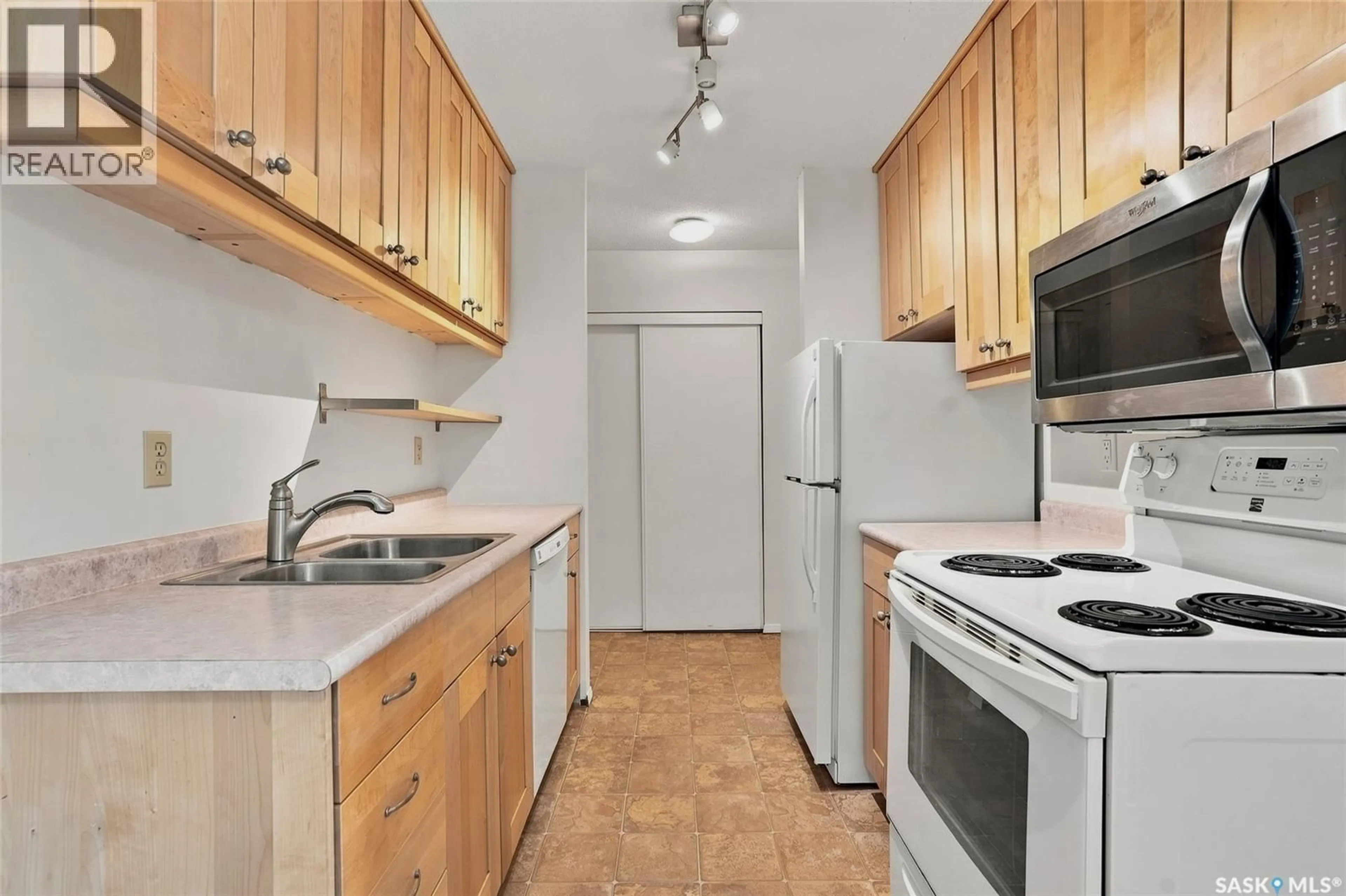 Standard kitchen, unknown for 307 211 TAIT PLACE, Saskatoon Saskatchewan S7H5L5