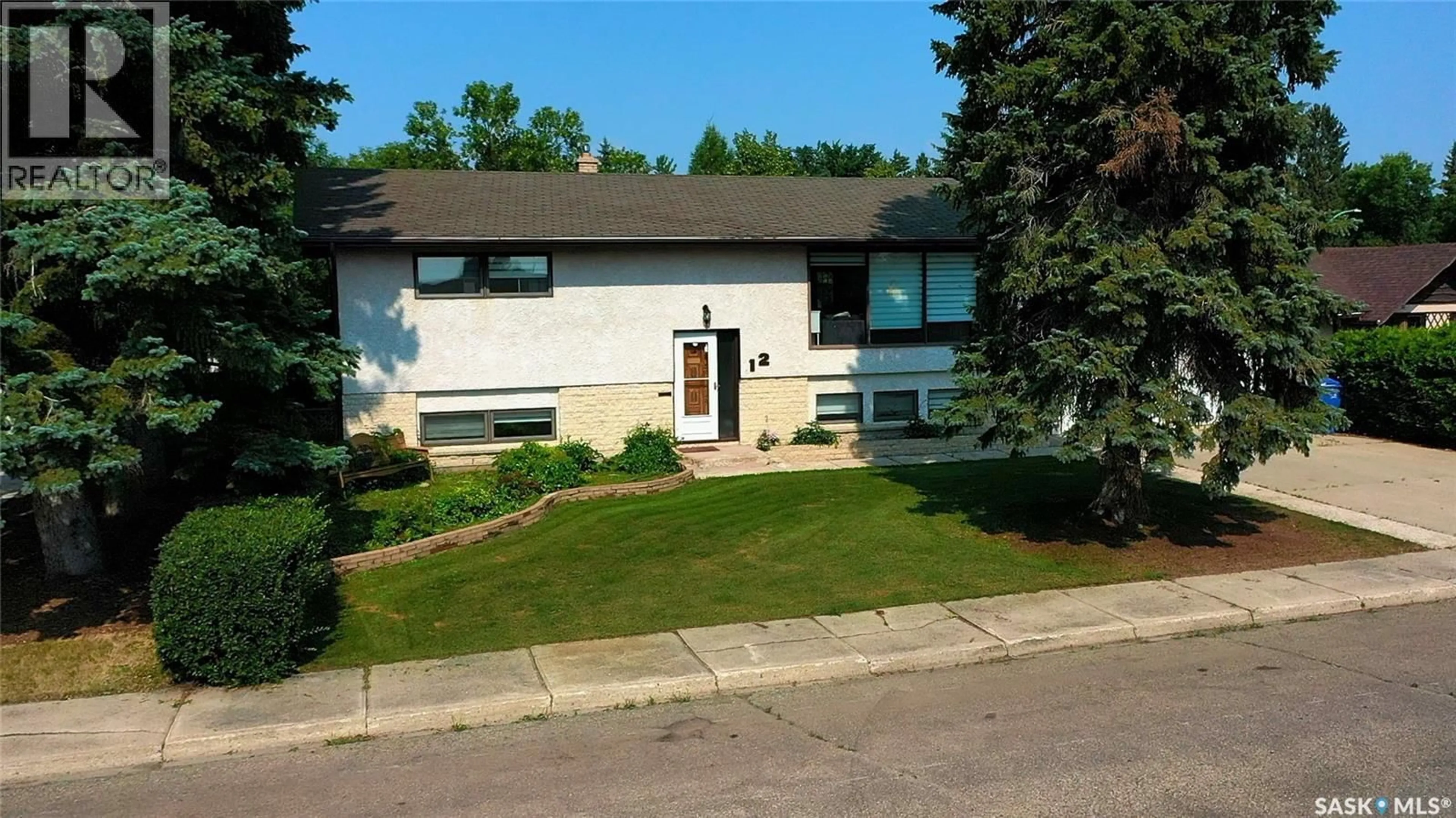 Home with vinyl exterior material, street for 12 REDFIELD BAY, Yorkton Saskatchewan S3N2P5