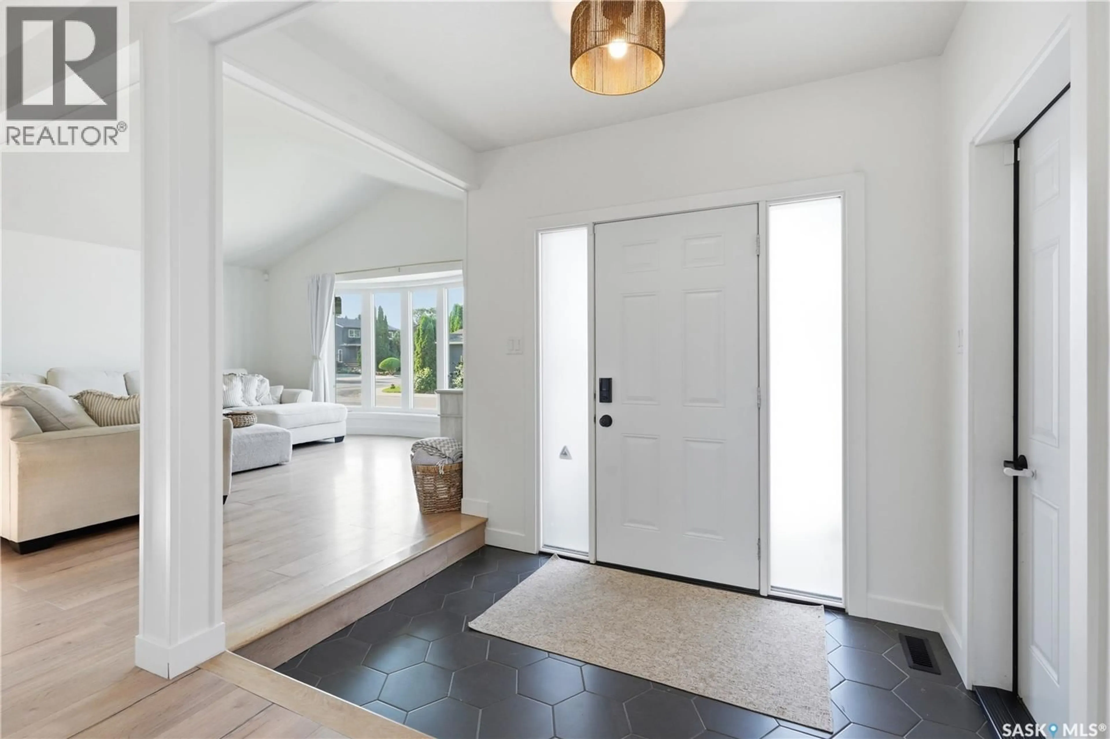Indoor entryway for 346 WAKAW CRESCENT, Saskatoon Saskatchewan S7J4E2