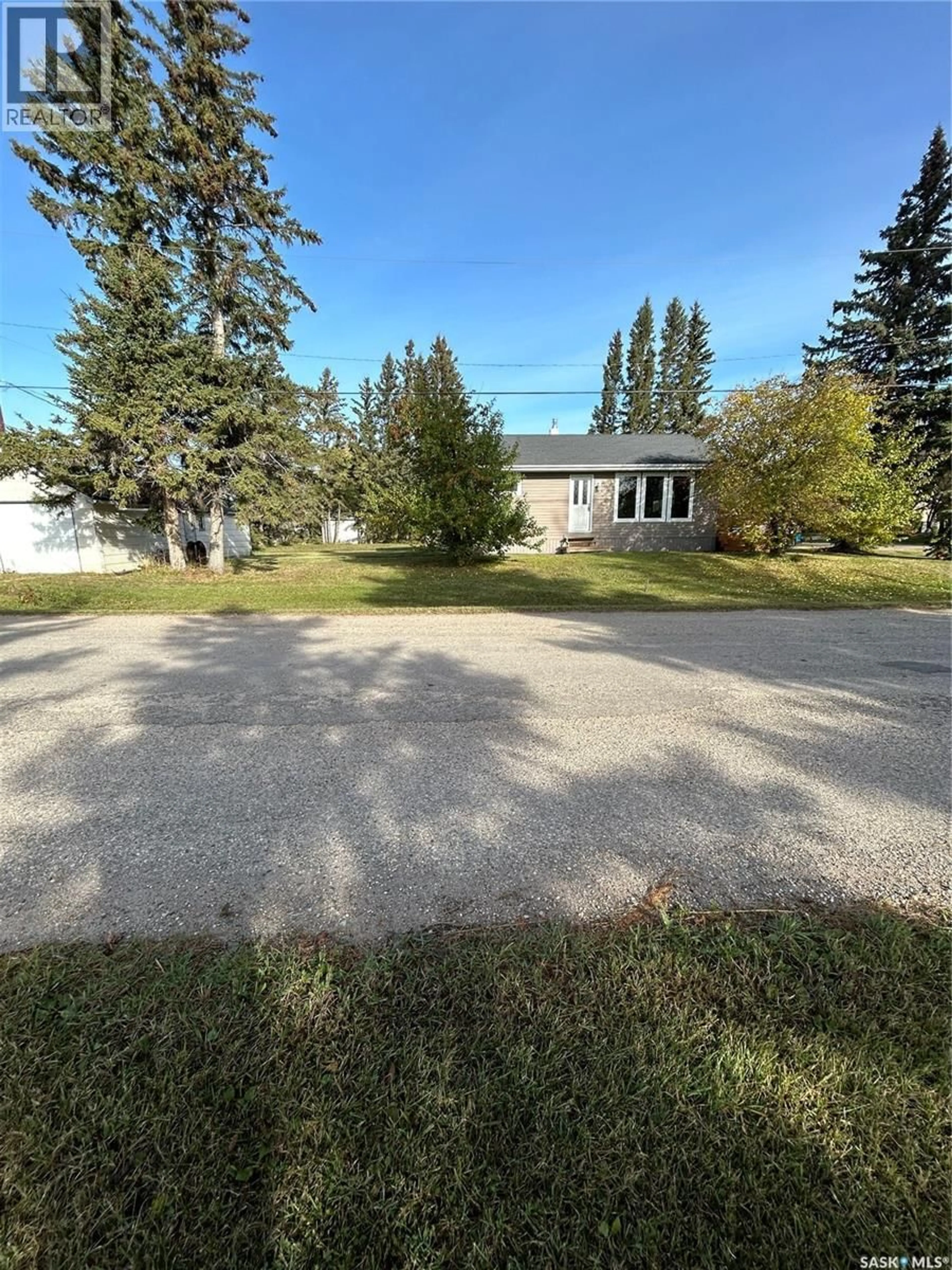 A pic from outside/outdoor area/front of a property/back of a property/a pic from drone, street for 401 2ND AVENUE, Rose Valley Saskatchewan S0E1M0