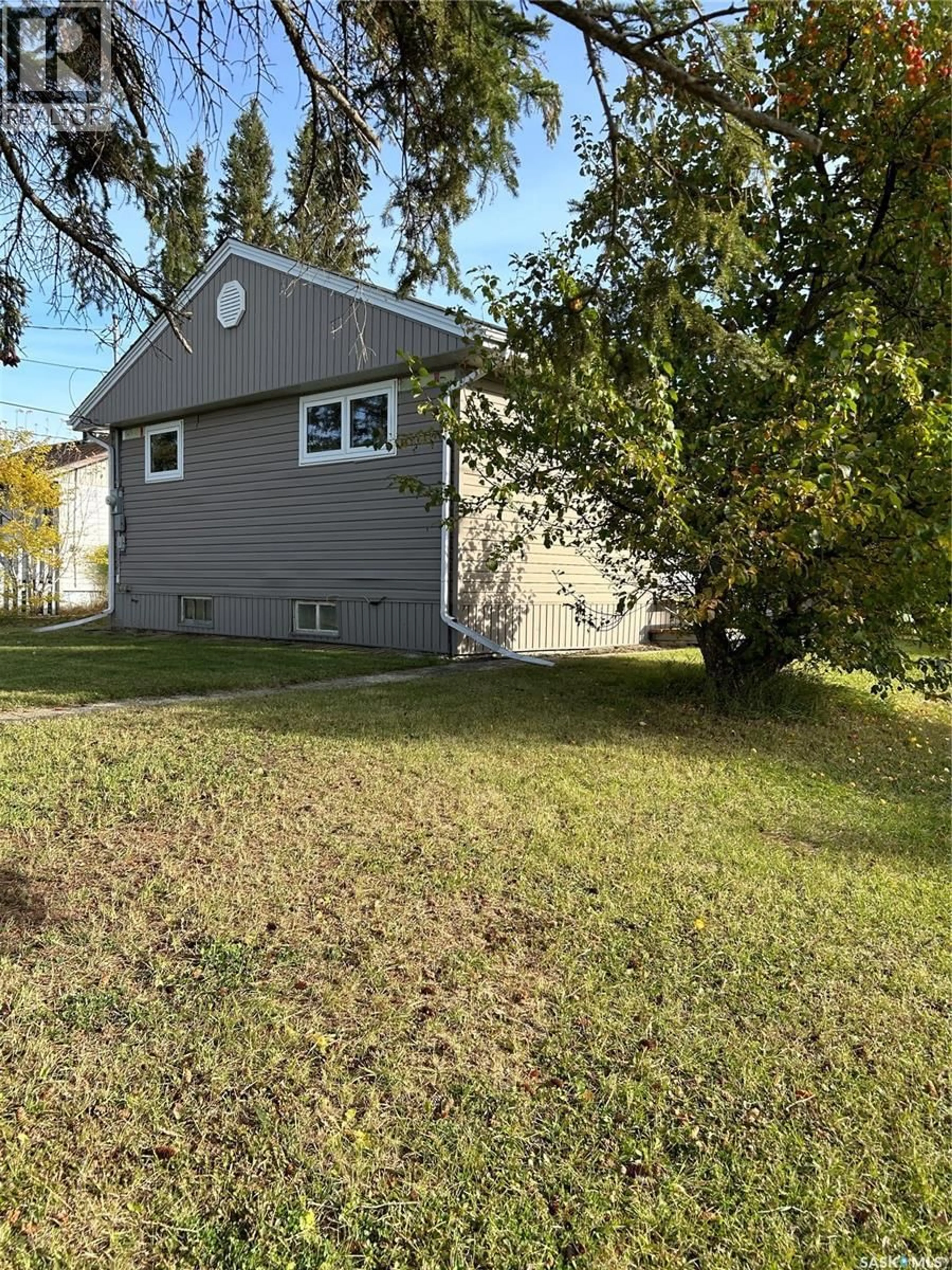 A pic from outside/outdoor area/front of a property/back of a property/a pic from drone, street for 401 2ND AVENUE, Rose Valley Saskatchewan S0E1M0
