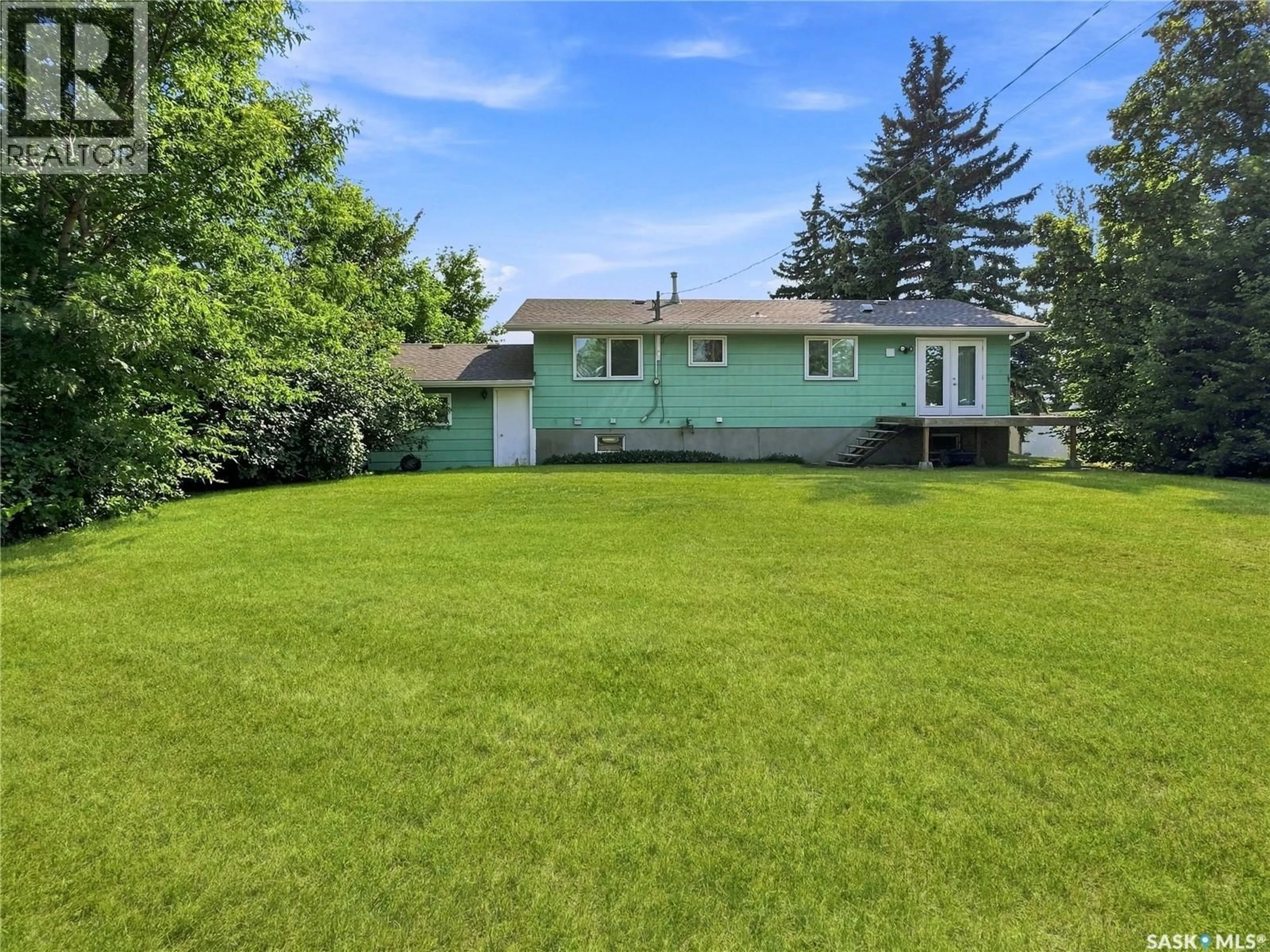 A pic from outside/outdoor area/front of a property/back of a property/a pic from drone, unknown for 609 RAILWAY AVENUE, Balcarres Saskatchewan S0G0C0