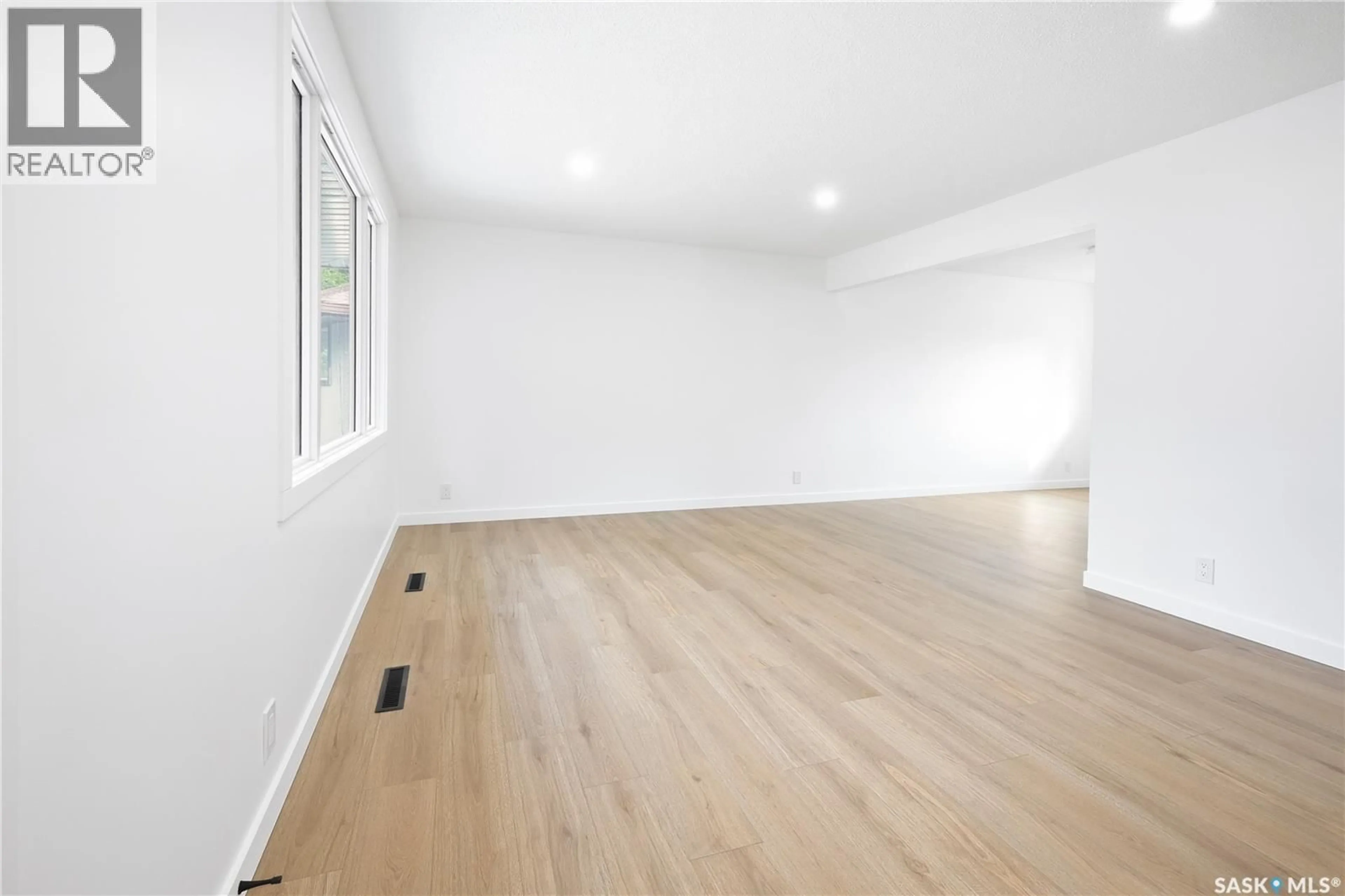 A pic of a room for 34 OTTAWA PLACE, Regina Saskatchewan S4R2V7