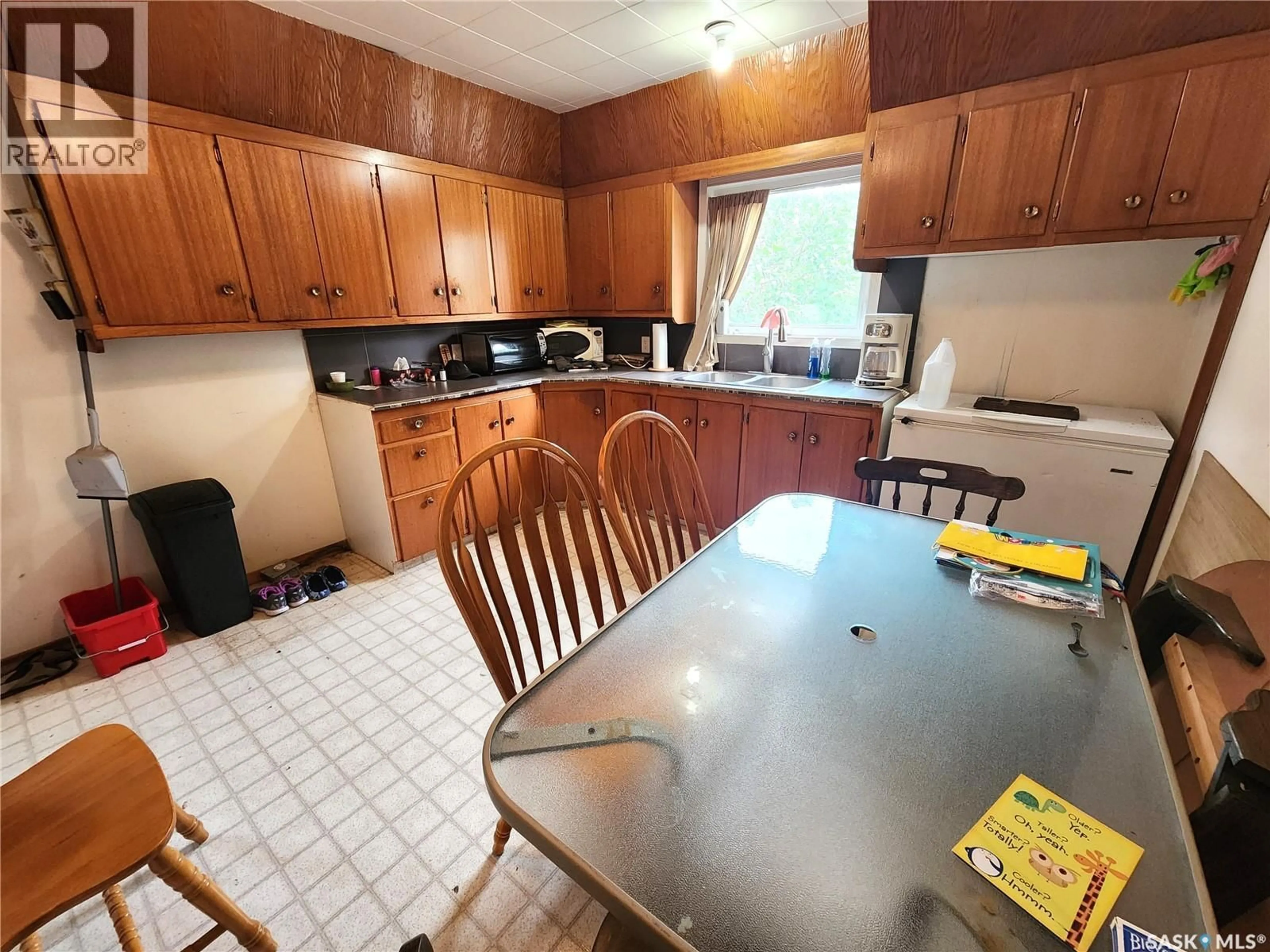 Unknown for 215 MENZIES STREET, North Portal Saskatchewan S0C1W0
