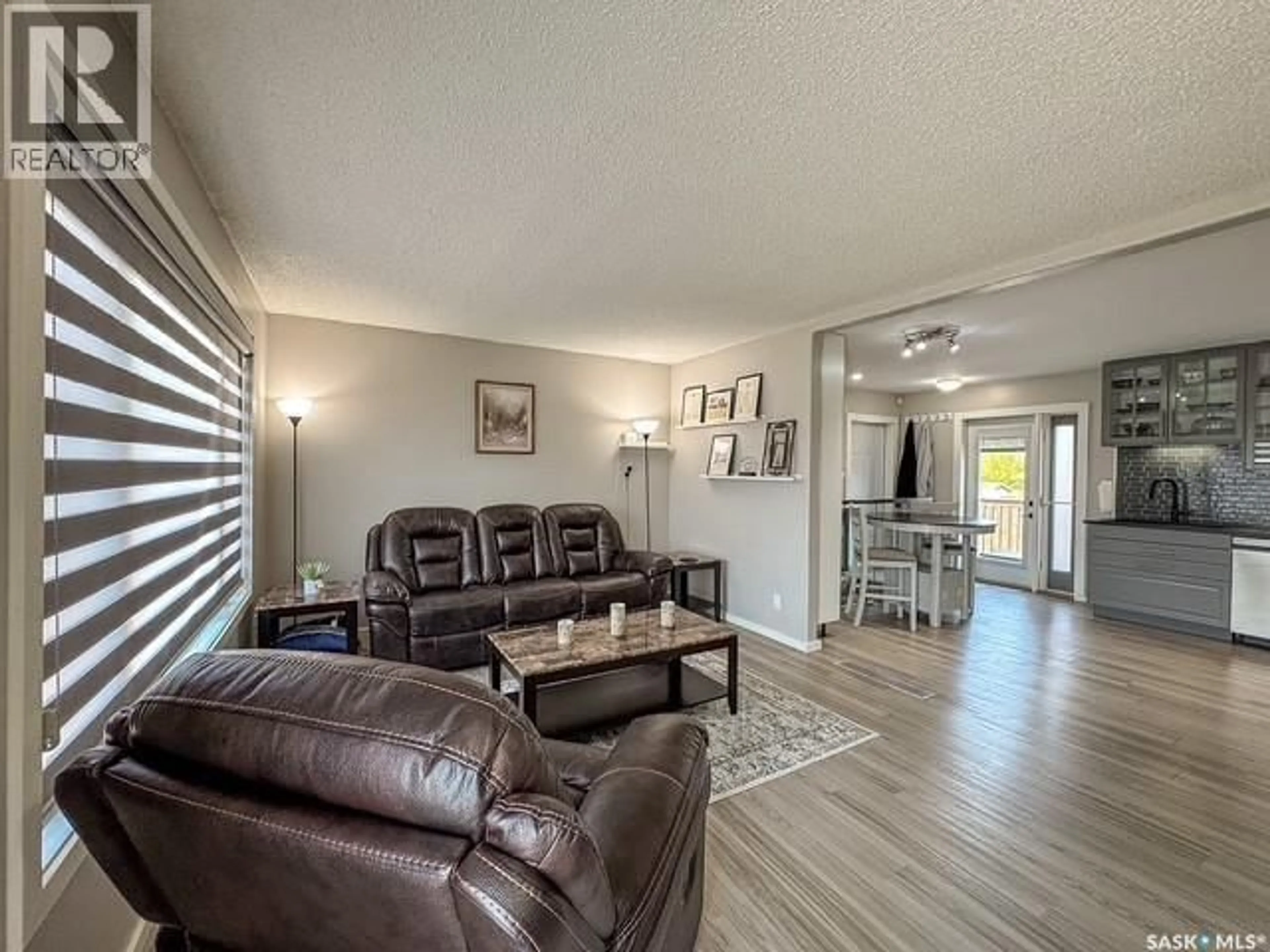 Living room with furniture, unknown for 405 NORTHCOTE DRIVE, Swift Current Saskatchewan S9H4T7