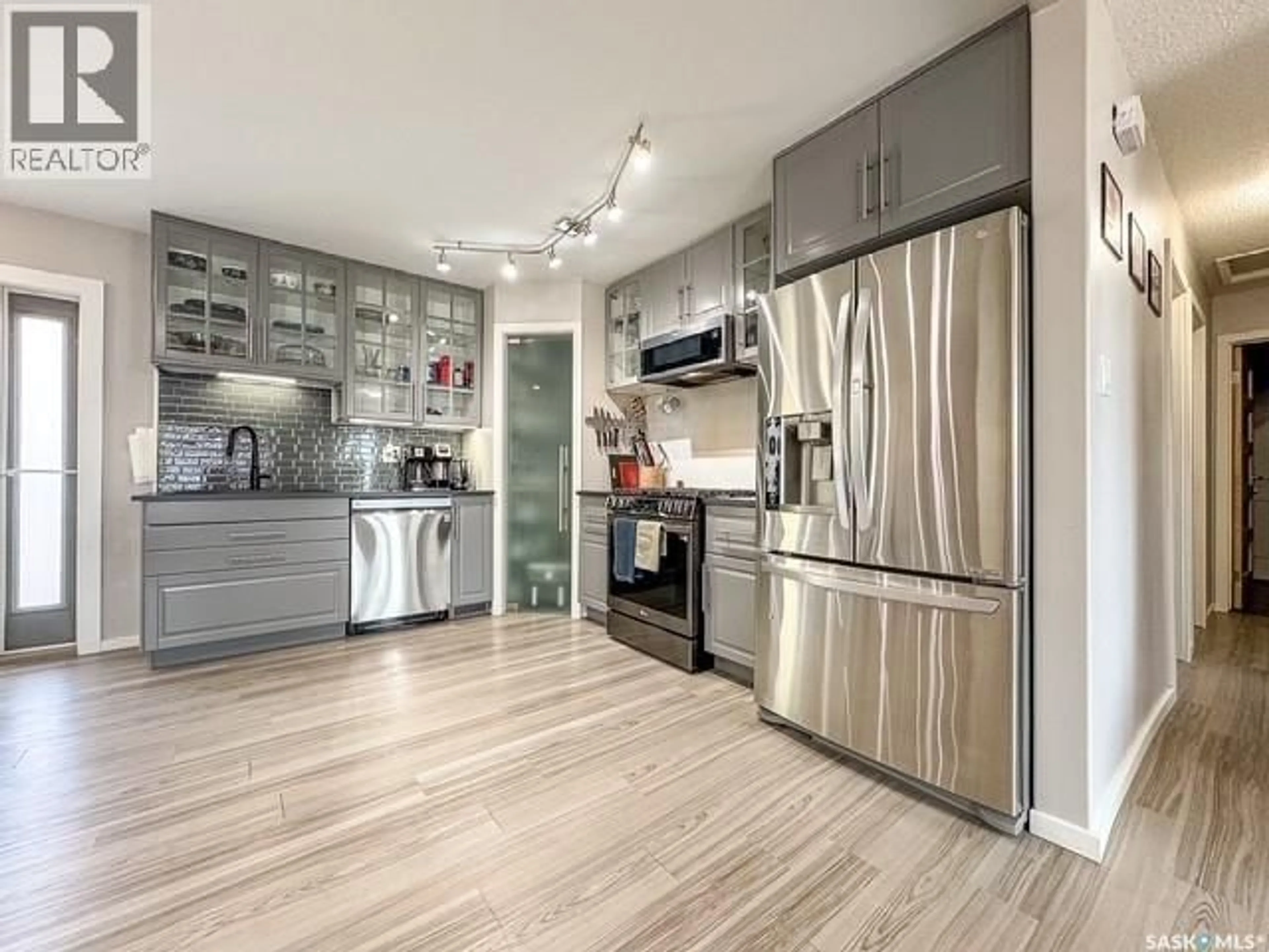 Open concept kitchen, unknown for 405 NORTHCOTE DRIVE, Swift Current Saskatchewan S9H4T7