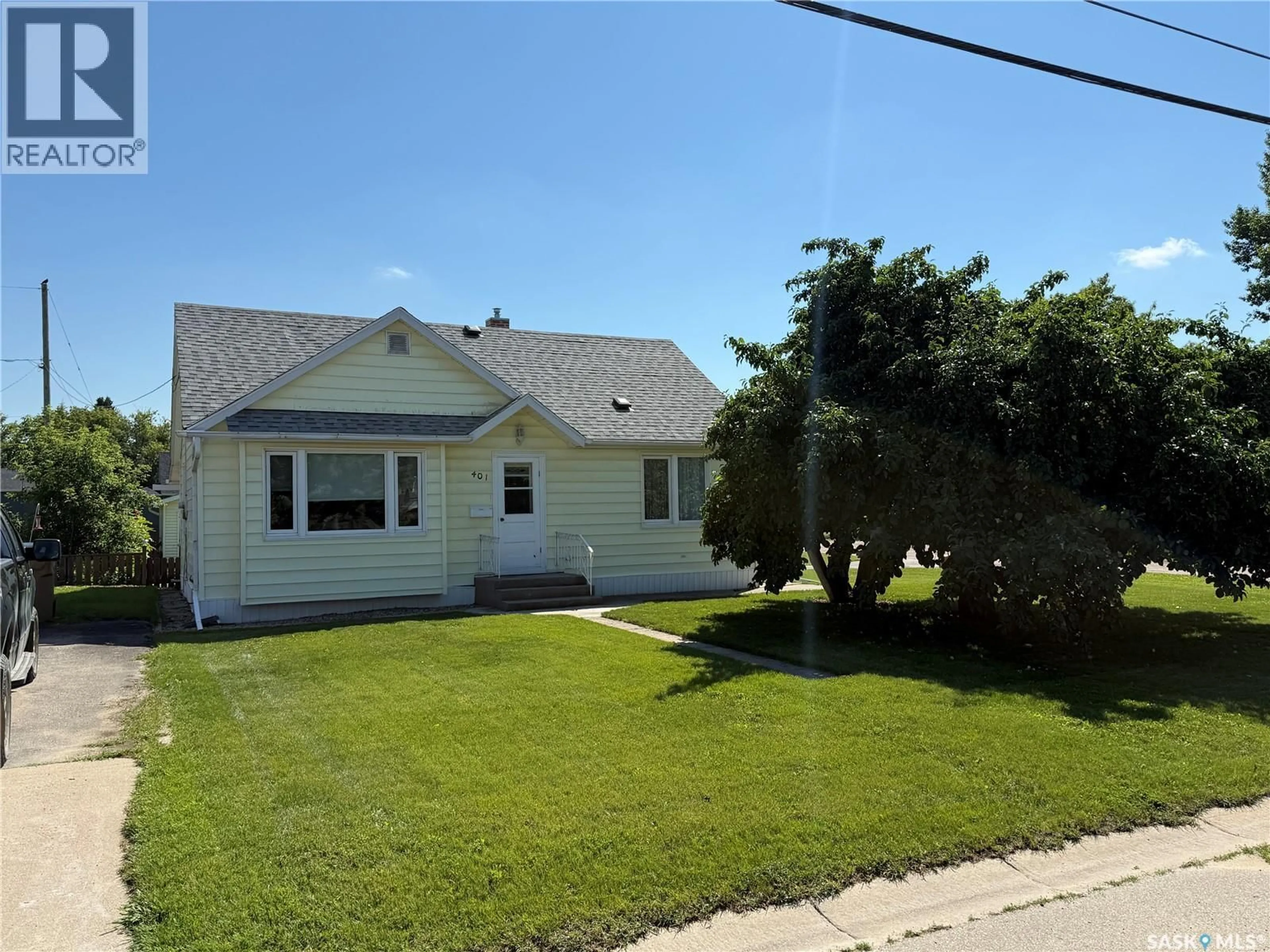 A pic from outside/outdoor area/front of a property/back of a property/a pic from drone, street for 401 2ND AVENUE, Shellbrook Saskatchewan S0J2E0