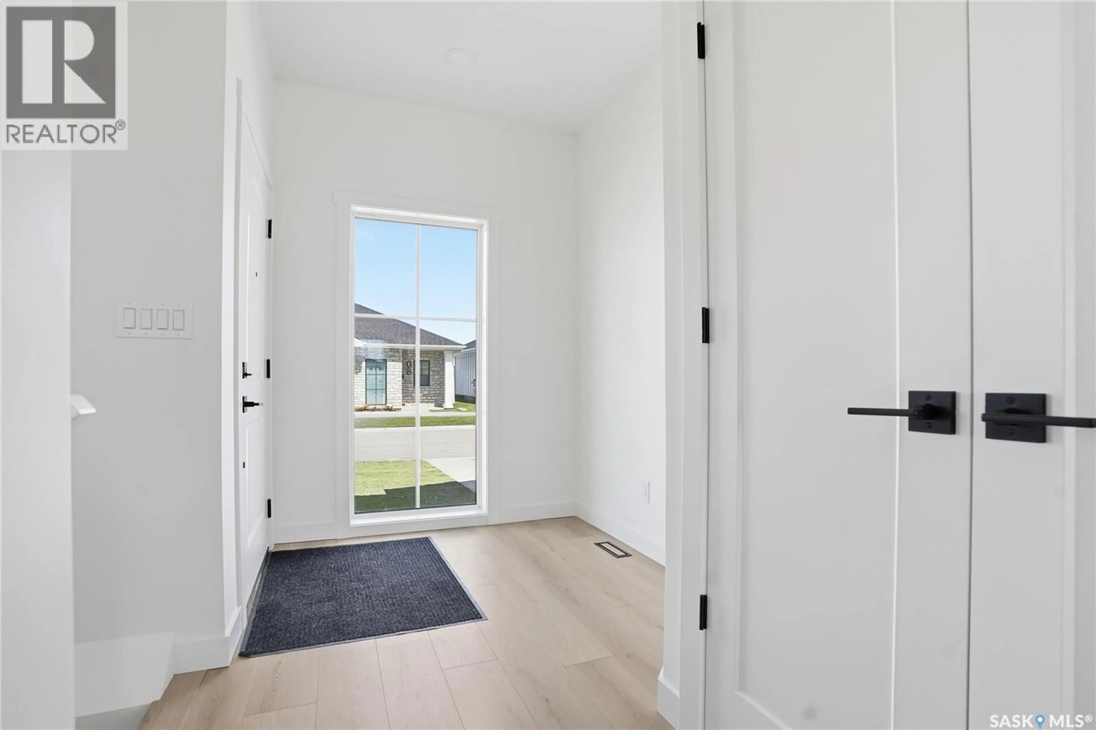 Indoor entryway for 20 BRIGHTON BOULEVARD, Saskatoon Saskatchewan S7V1X1