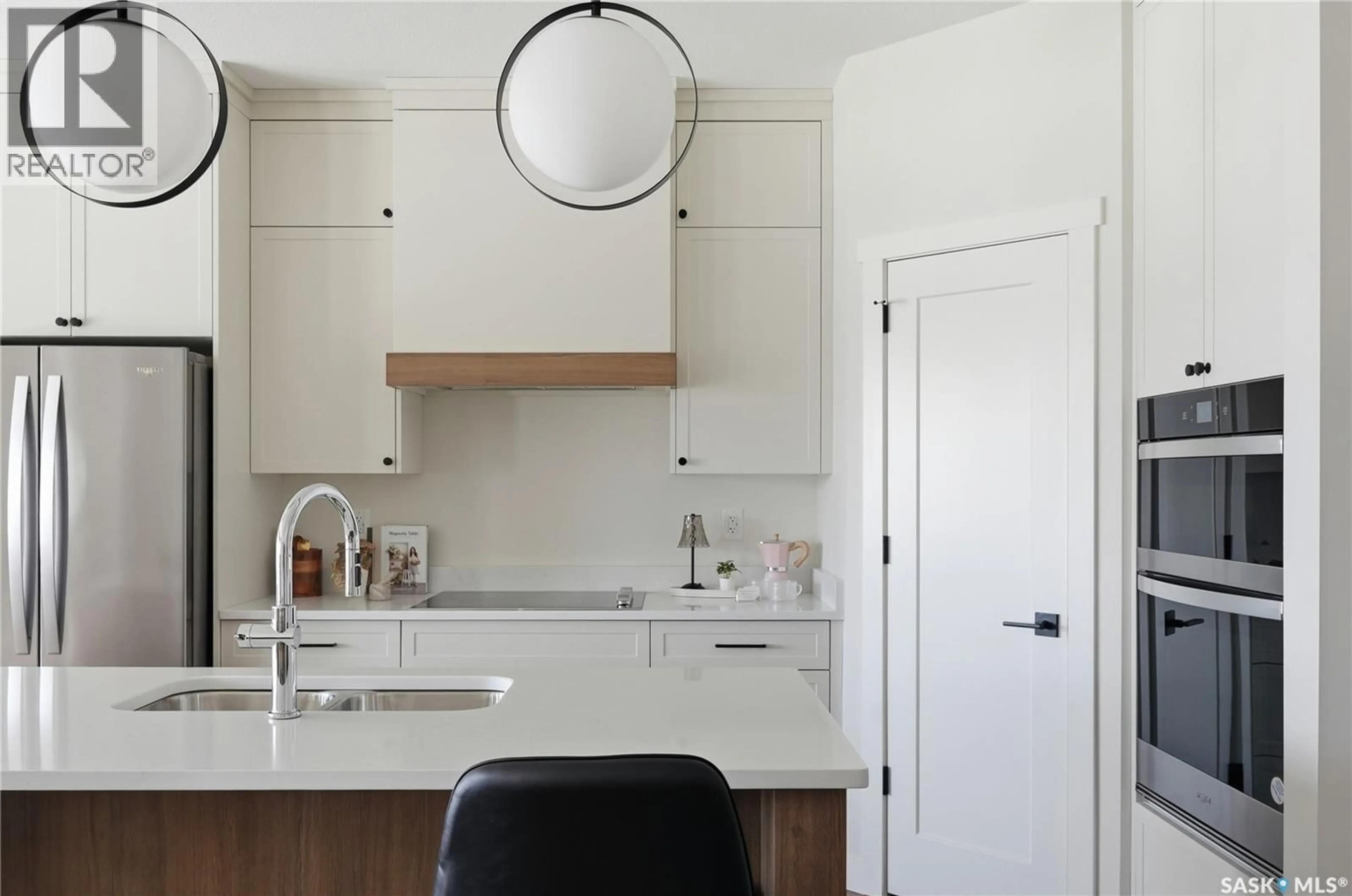 Contemporary kitchen, unknown for 22 720 BRIGHTON BOULEVARD, Saskatoon Saskatchewan S7V1X1