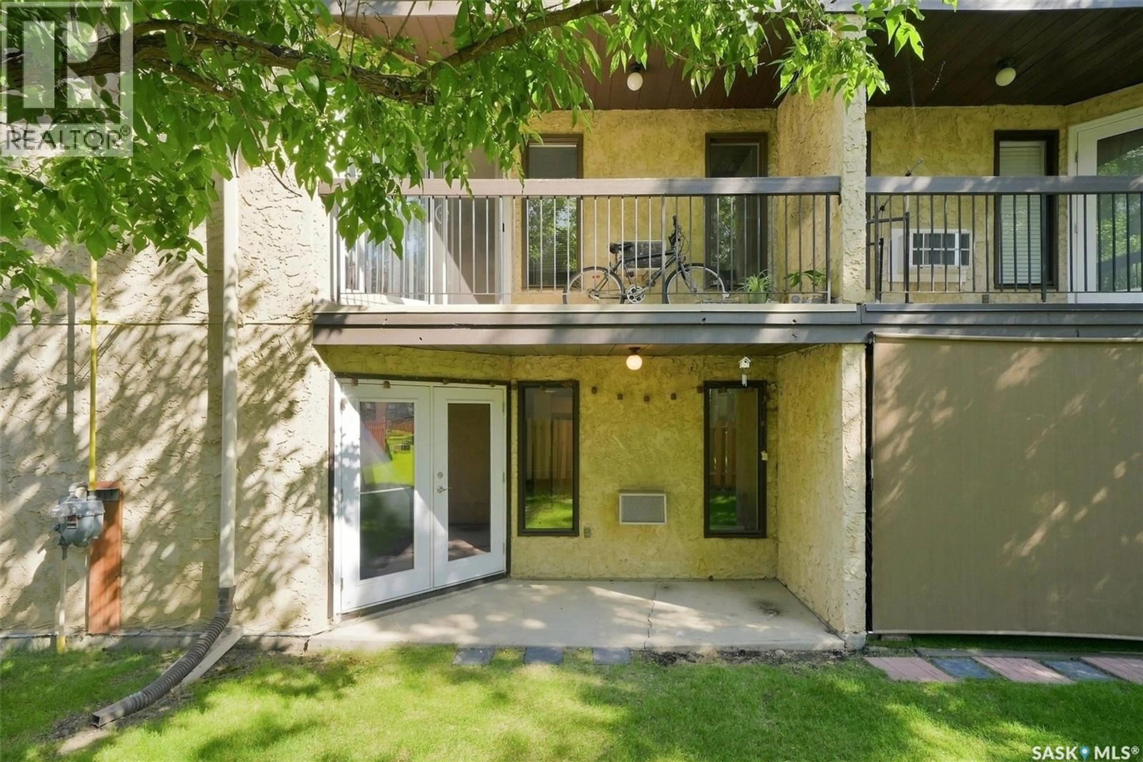 Patio, building for 102 - 431 TAIT COURT, Saskatoon Saskatchewan S7H5L3