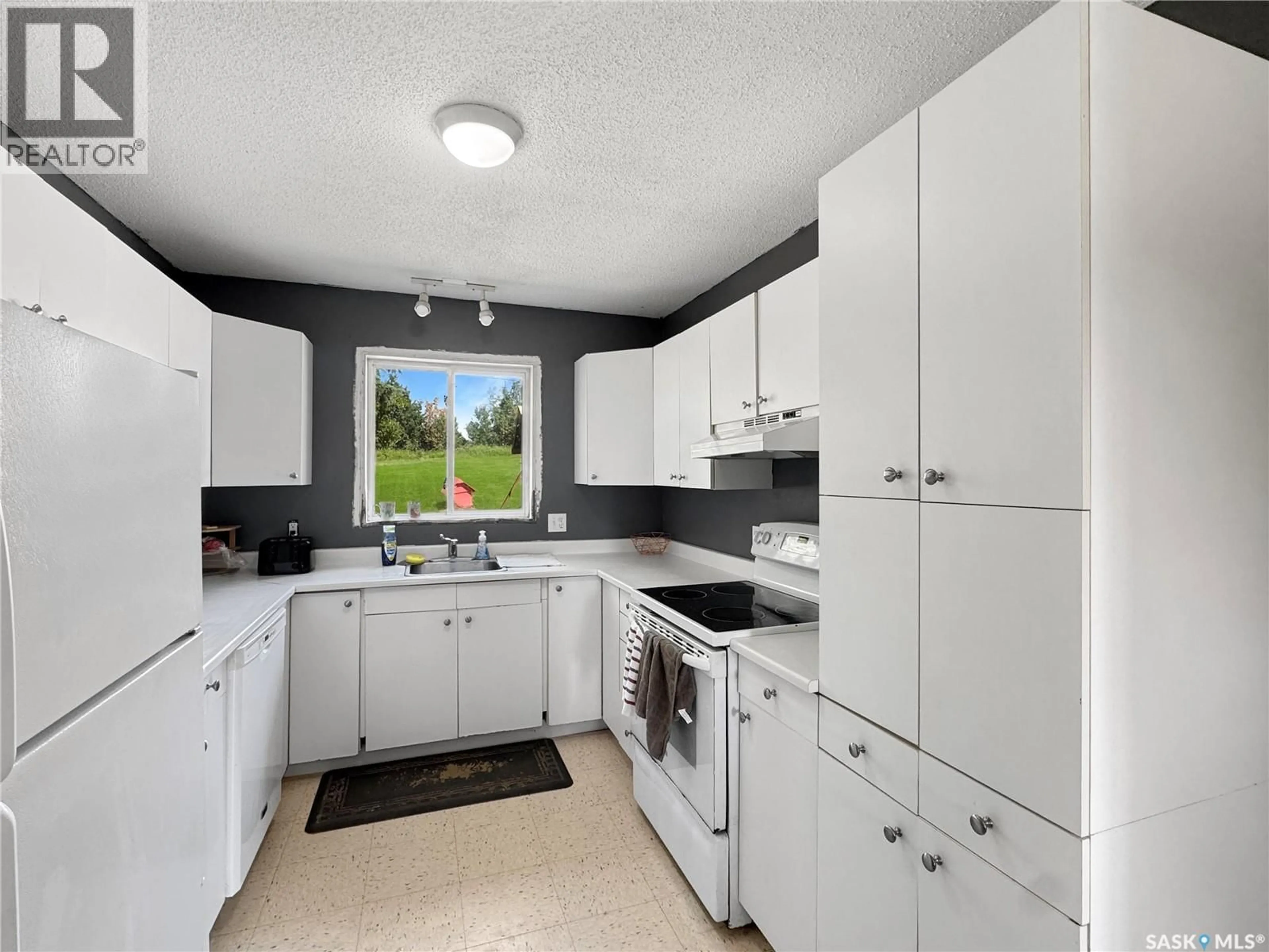 Standard kitchen, unknown for 513 MAIN STREET, Turtleford Saskatchewan S0M2Y0
