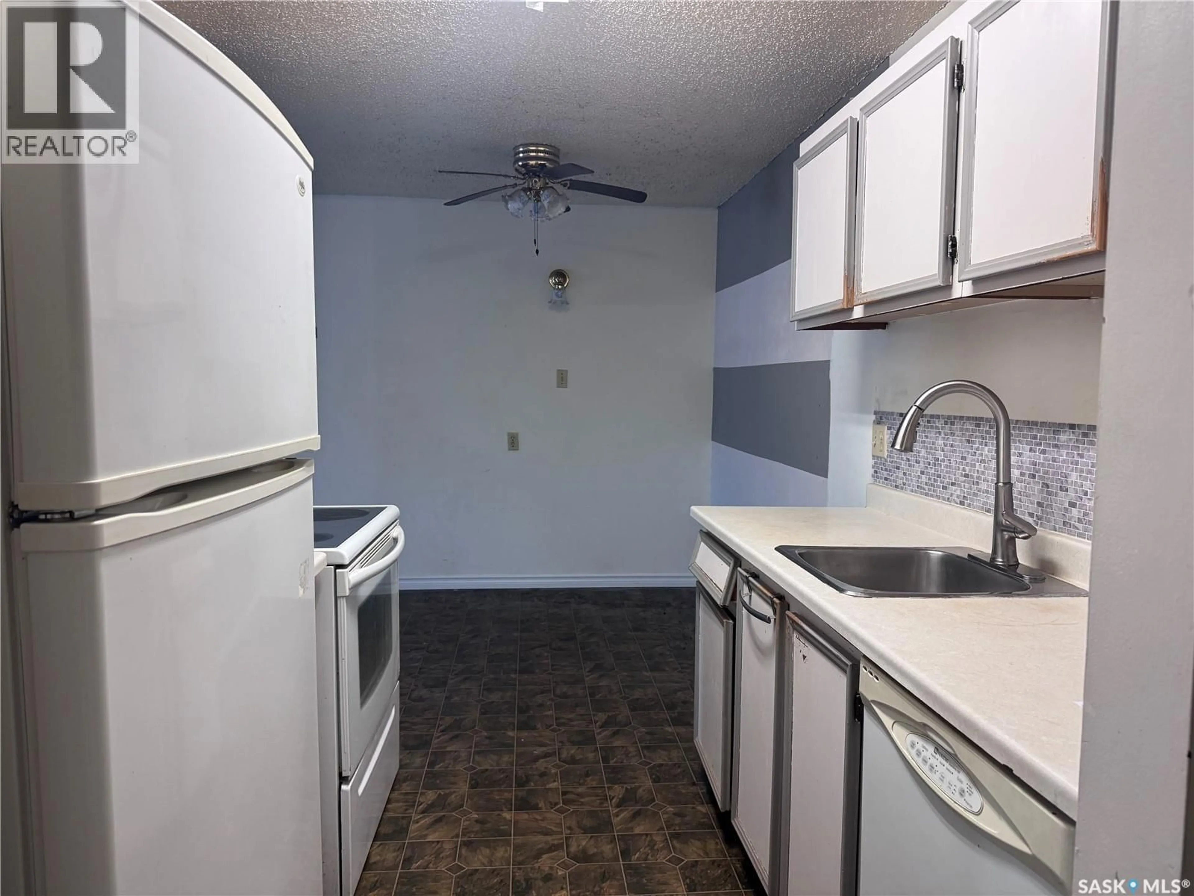 Standard kitchen, unknown for 118 - 3302 33RD STREET, Saskatoon Saskatchewan S7L6S5
