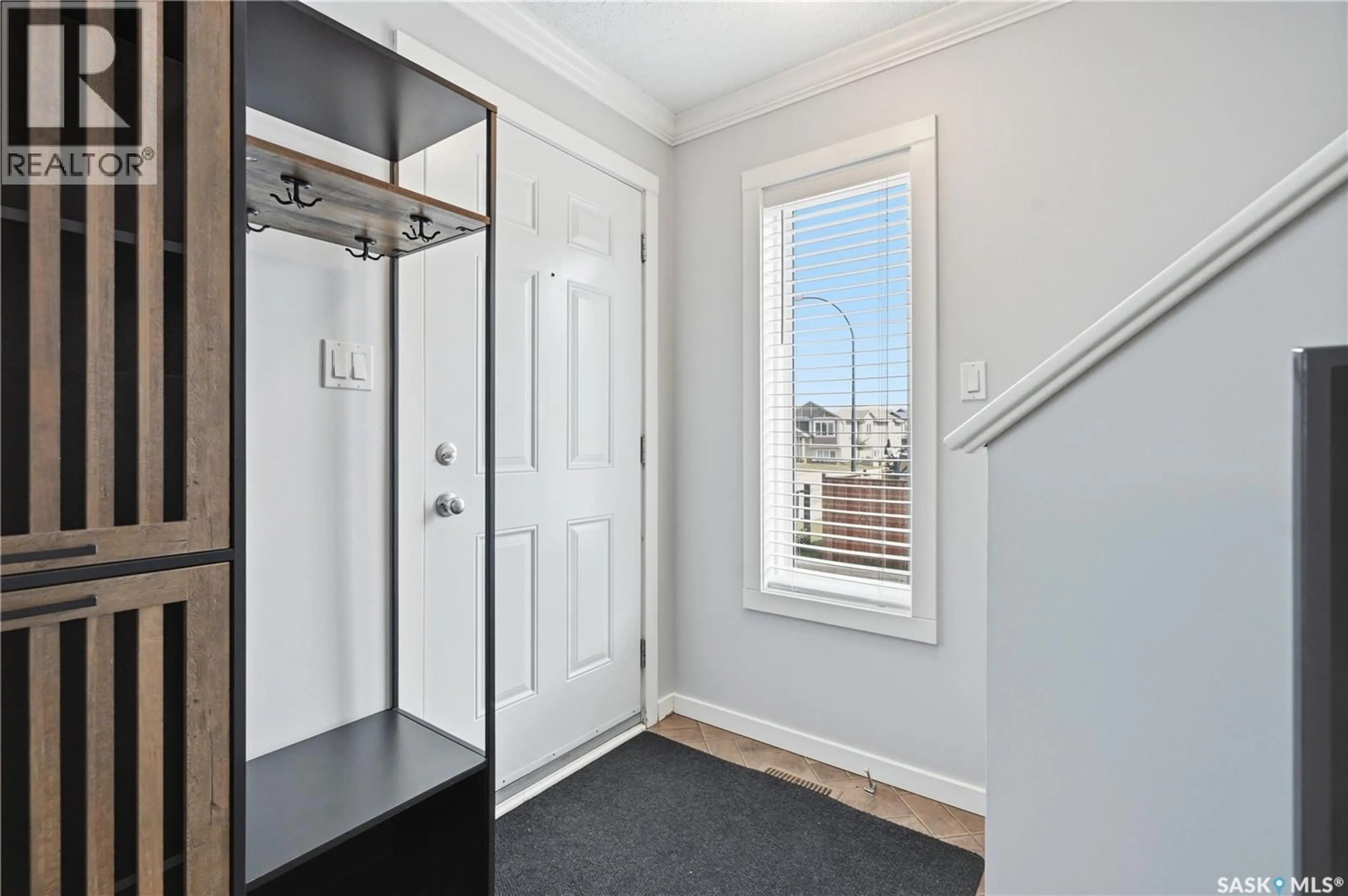 Indoor entryway for 317 315 HAMPTON CIRCLE, Saskatoon Saskatchewan S7R0J7