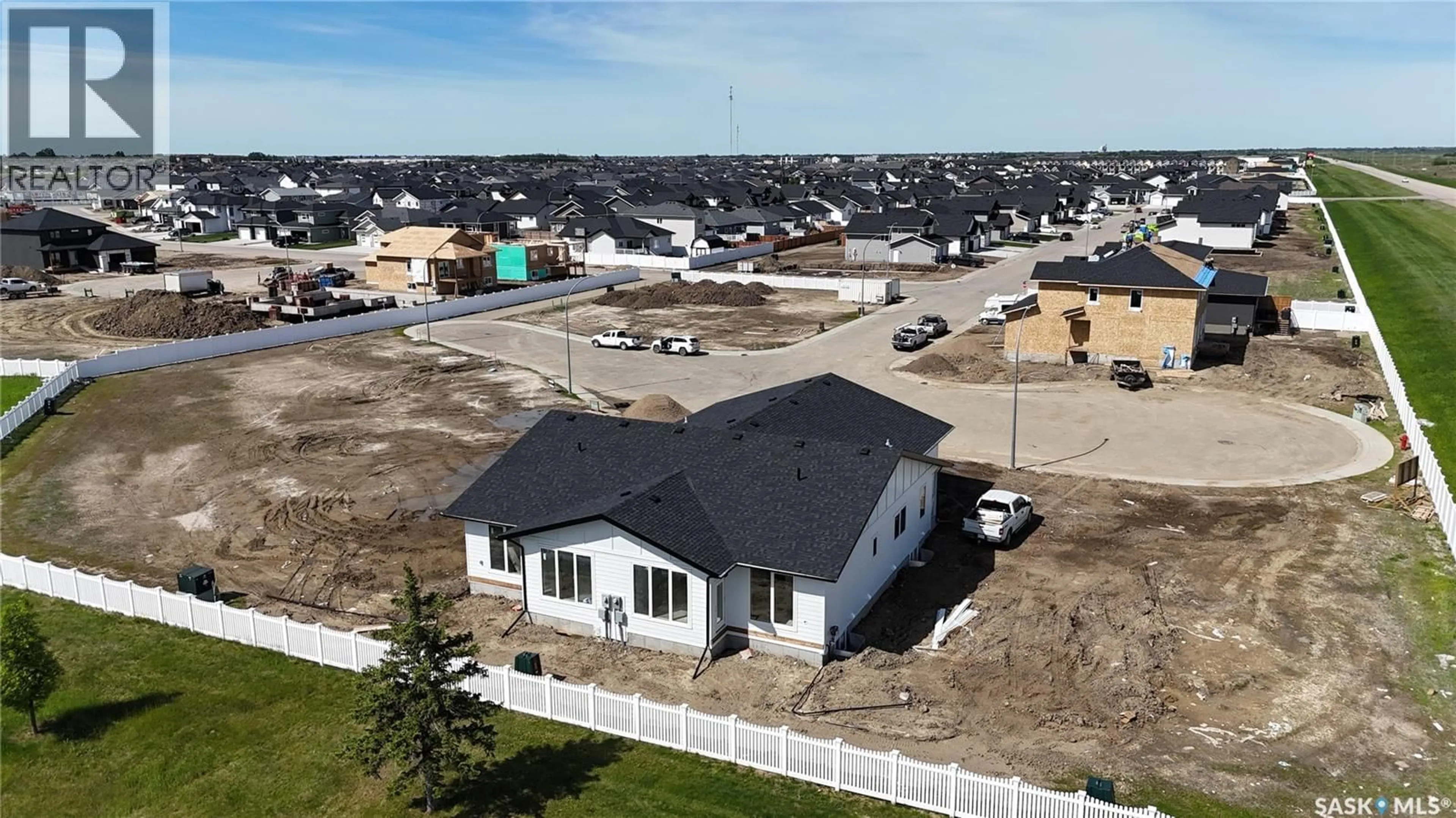 A pic from outside/outdoor area/front of a property/back of a property/a pic from drone, building for 858 DELAET BAY, Warman Saskatchewan S0K4S0