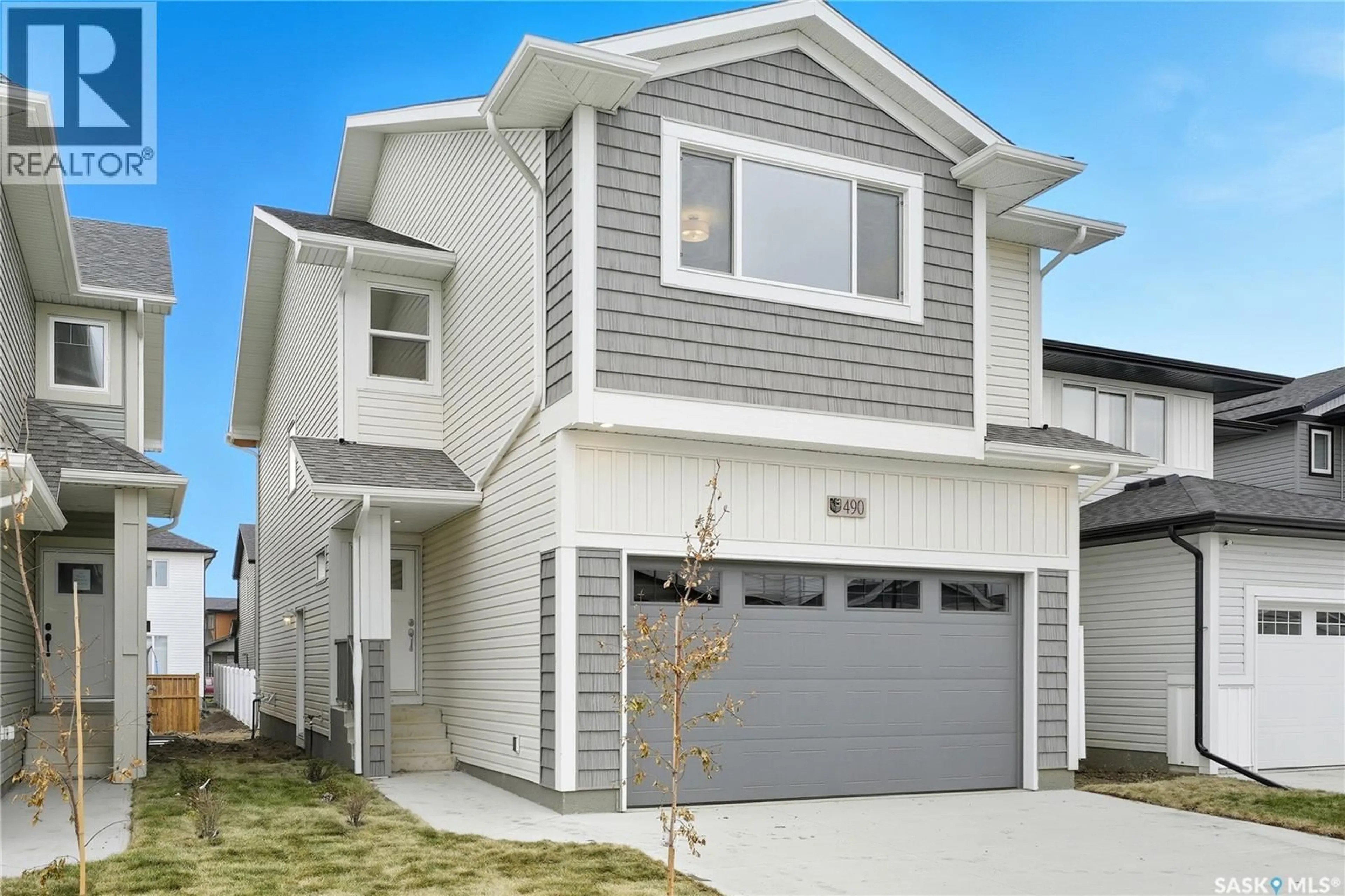 Home with vinyl exterior material, street for UNION - 770 NAZARALI, Saskatoon Saskatchewan S7V1X4