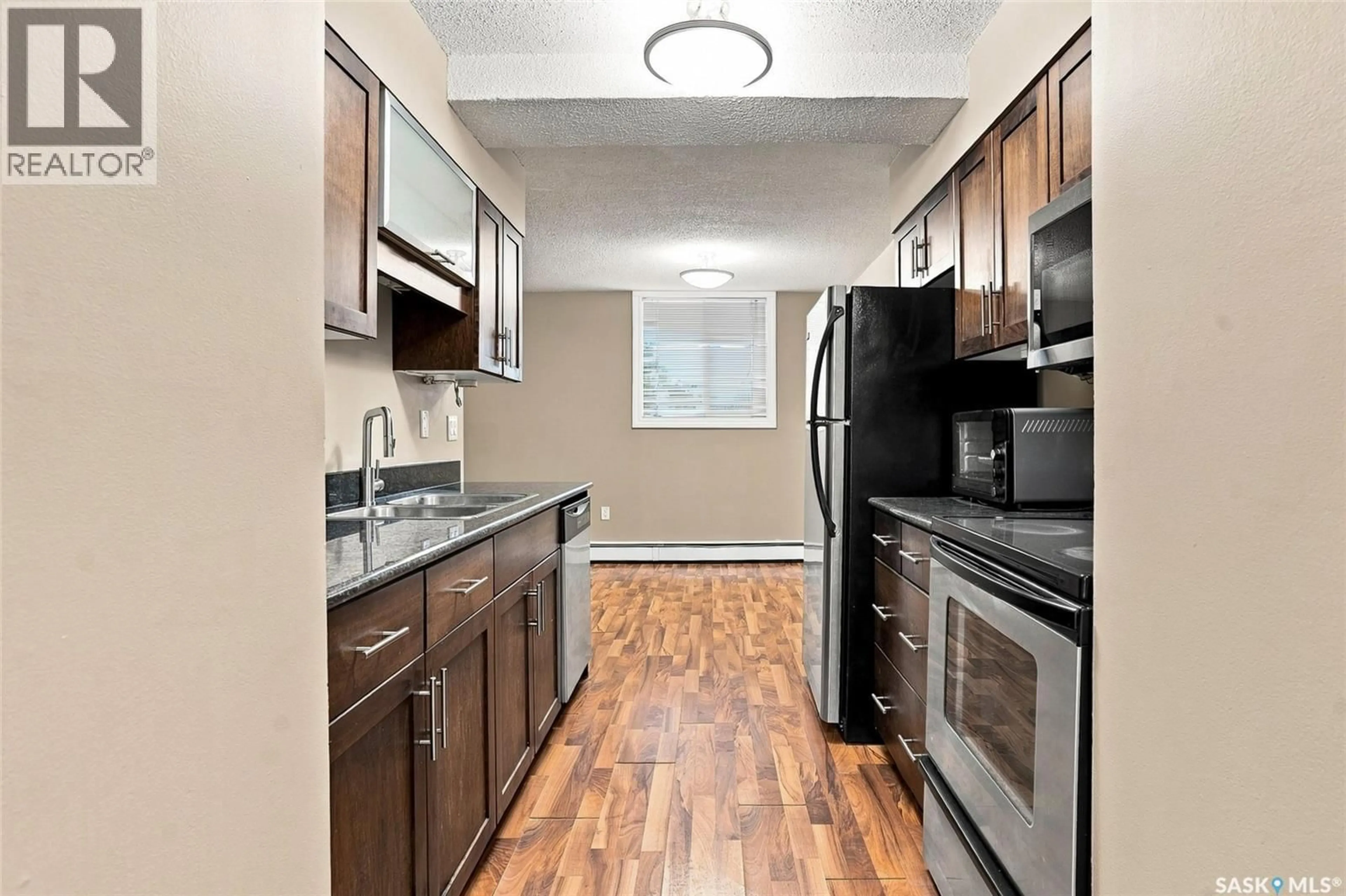 Standard kitchen, unknown for 8 104 104TH STREET, Saskatoon Saskatchewan S7N1M8