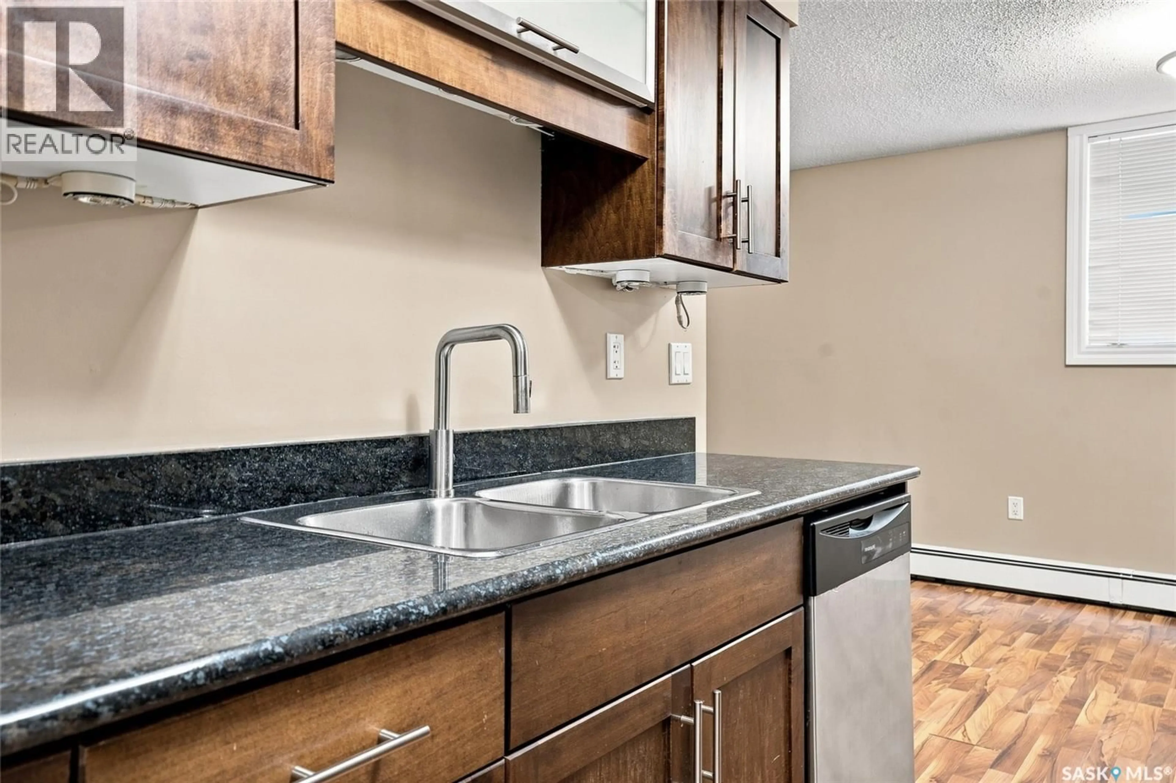 Standard kitchen, unknown for 8 104 104TH STREET, Saskatoon Saskatchewan S7N1M8