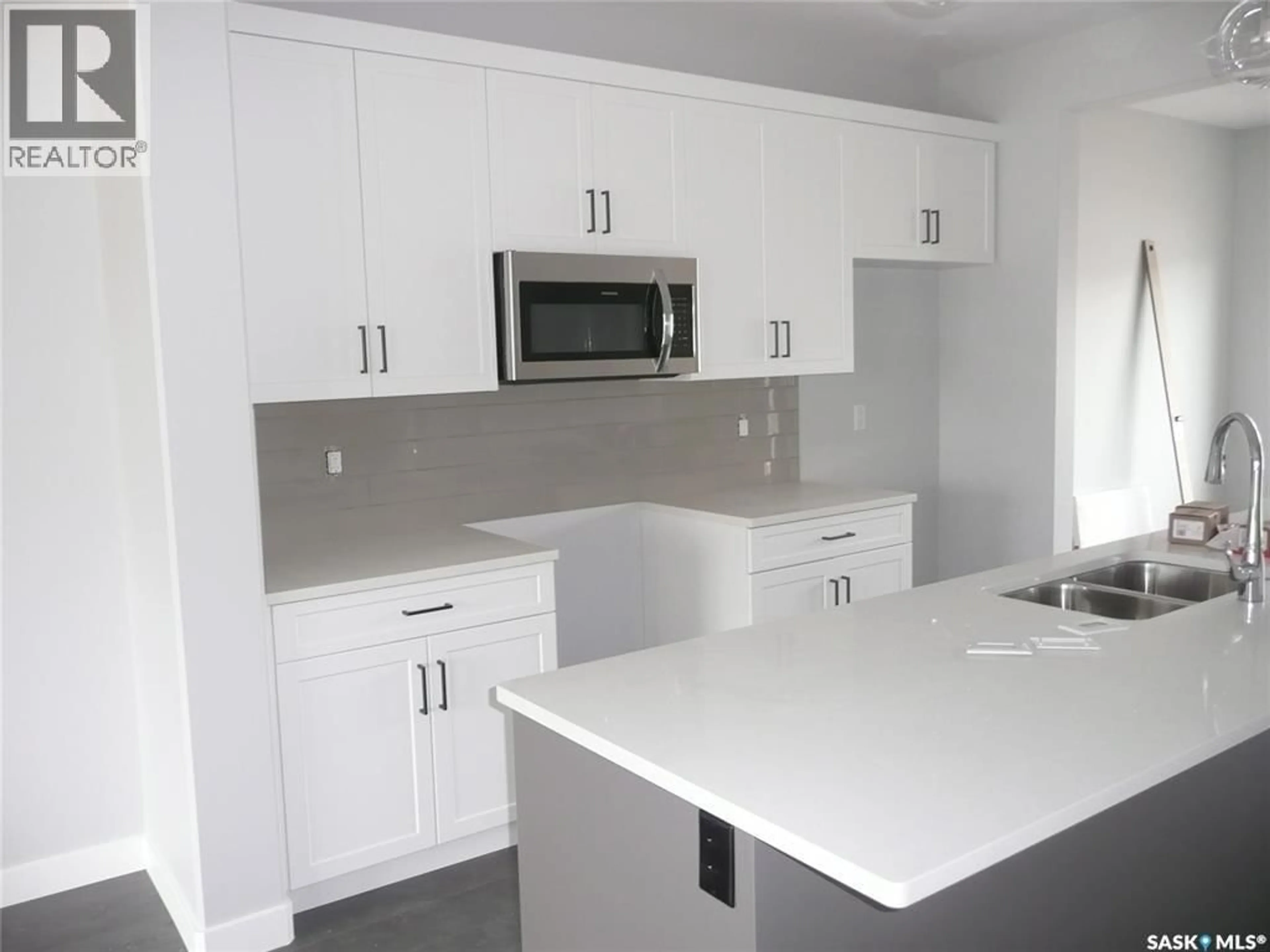 Unknown for 2972 GREEN TURTLE ROAD, Regina Saskatchewan S4V4G4