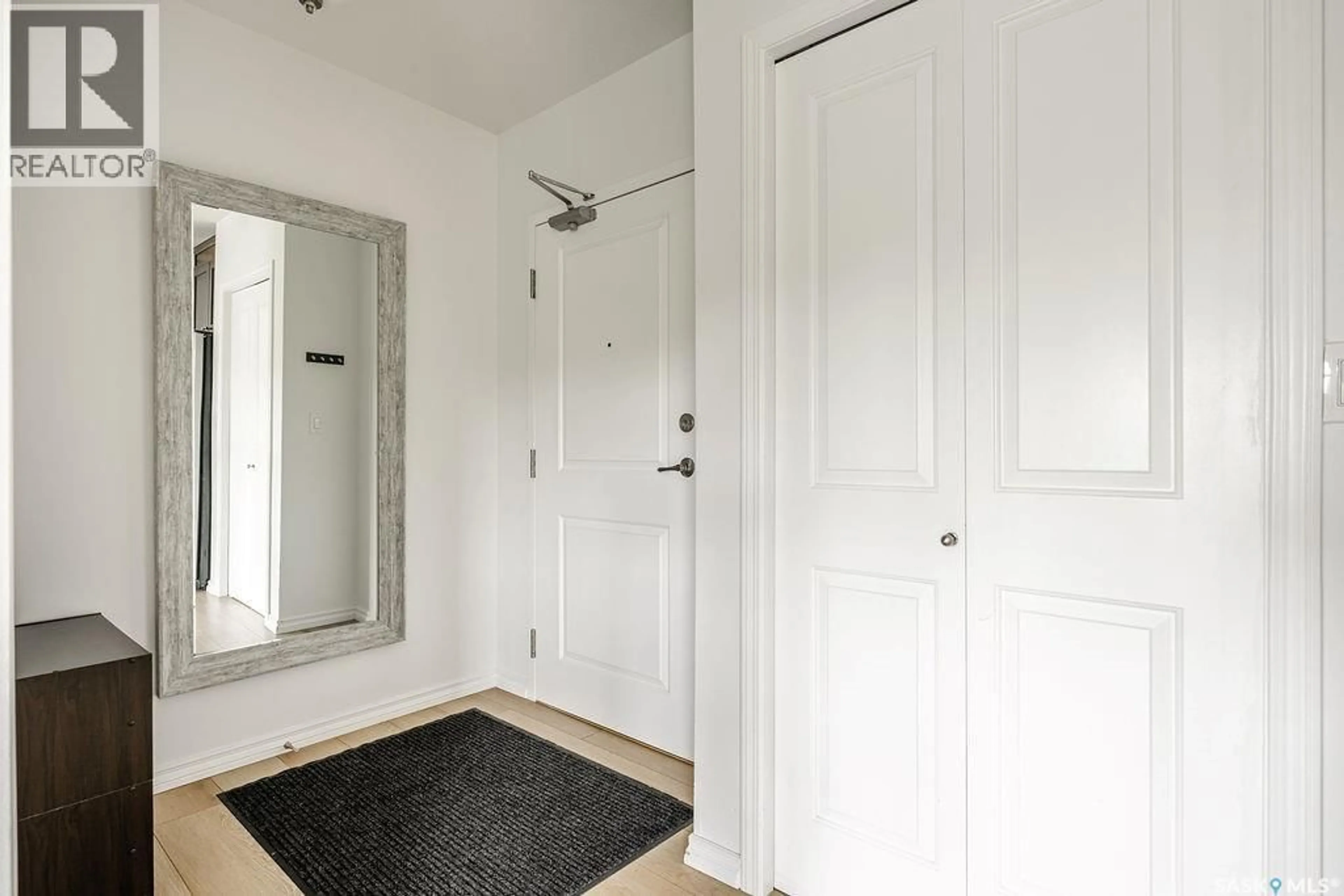 Indoor entryway for 902 - 409 SPADINA CRESCENT, Saskatoon Saskatchewan S7K0G8