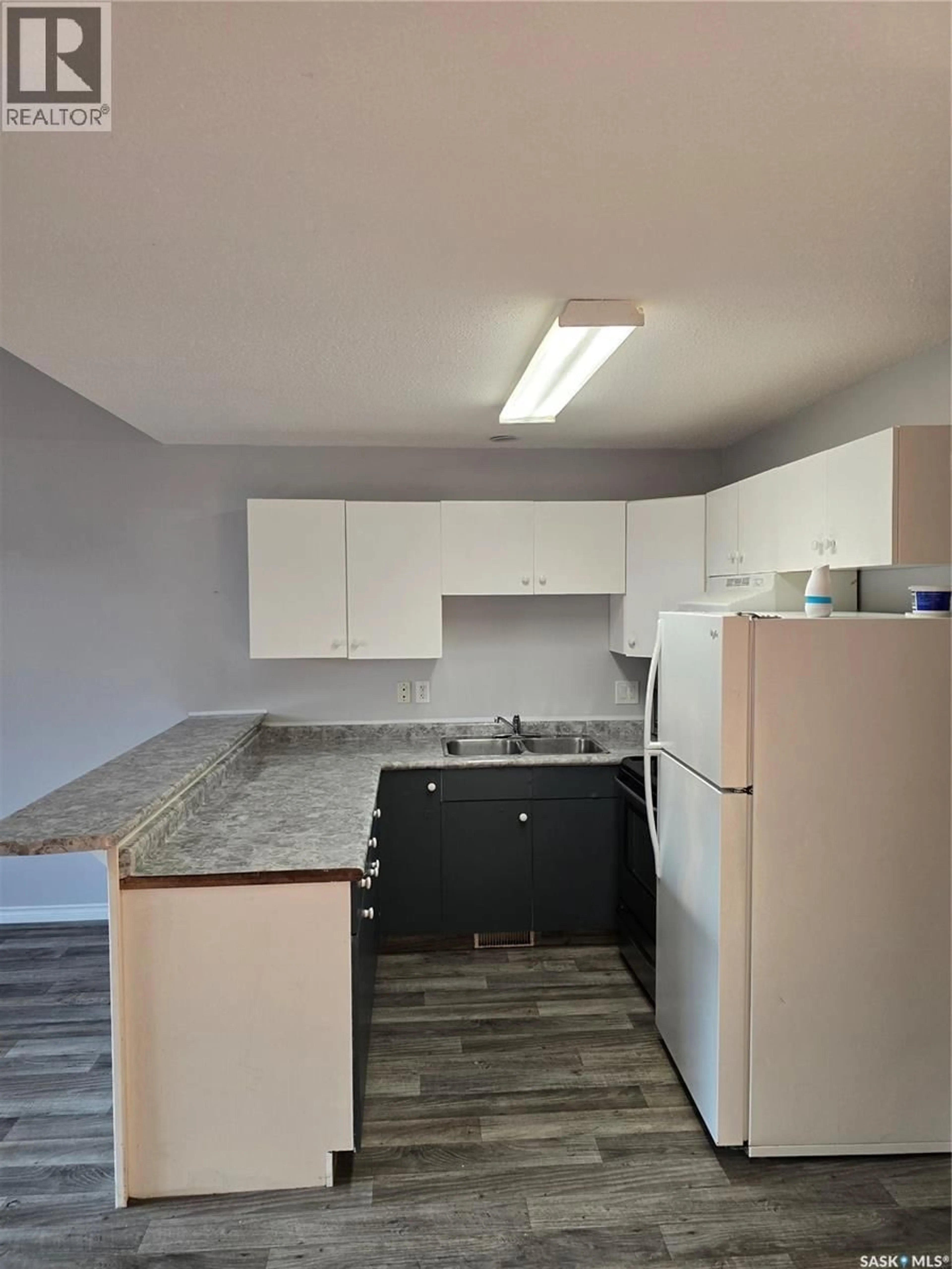 Standard kitchen, unknown for 1125 MCTAVISH STREET, Regina Saskatchewan S4T3V6