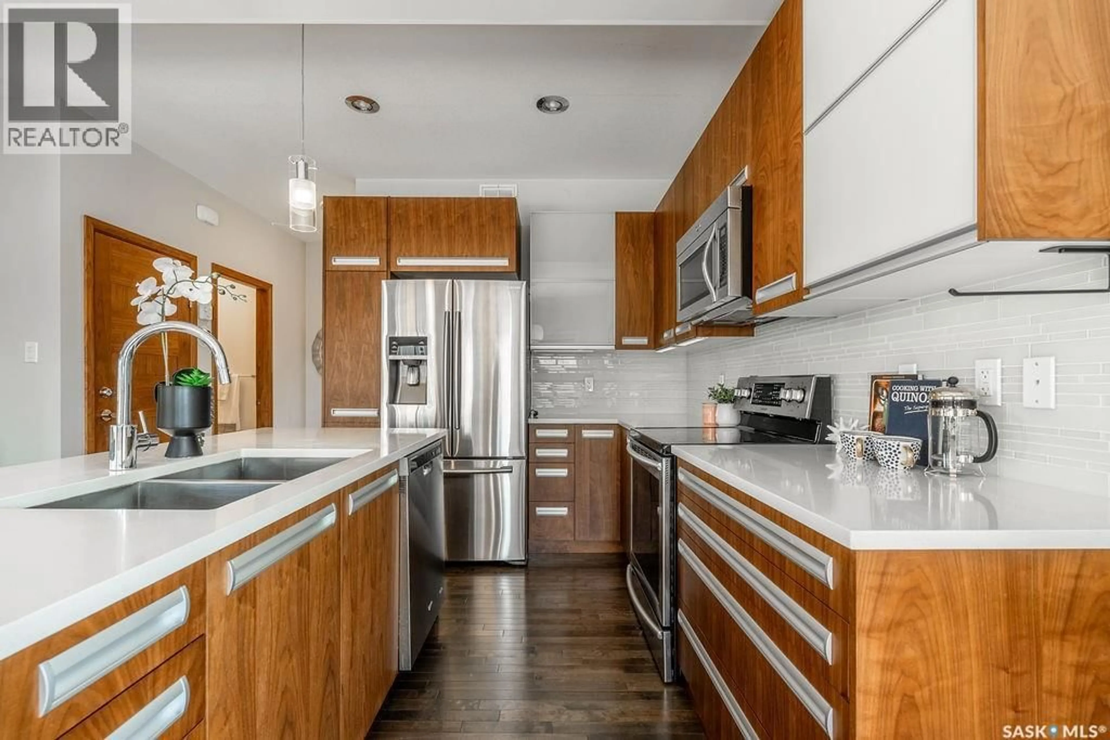 Contemporary kitchen, unknown for 603 PICHLER CRESCENT, Saskatoon Saskatchewan S7V0G2
