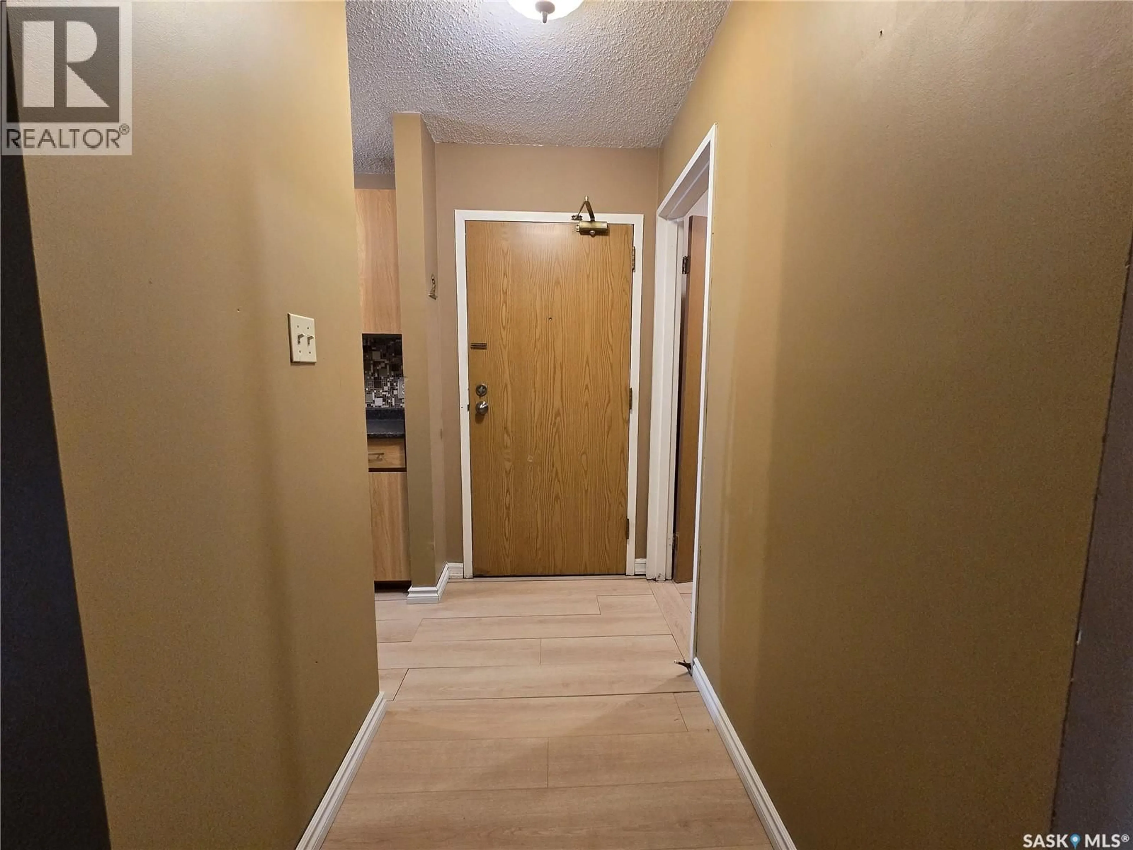 Indoor entryway for E - 1320 425 115TH STREET, Saskatoon Saskatchewan S7N2E5