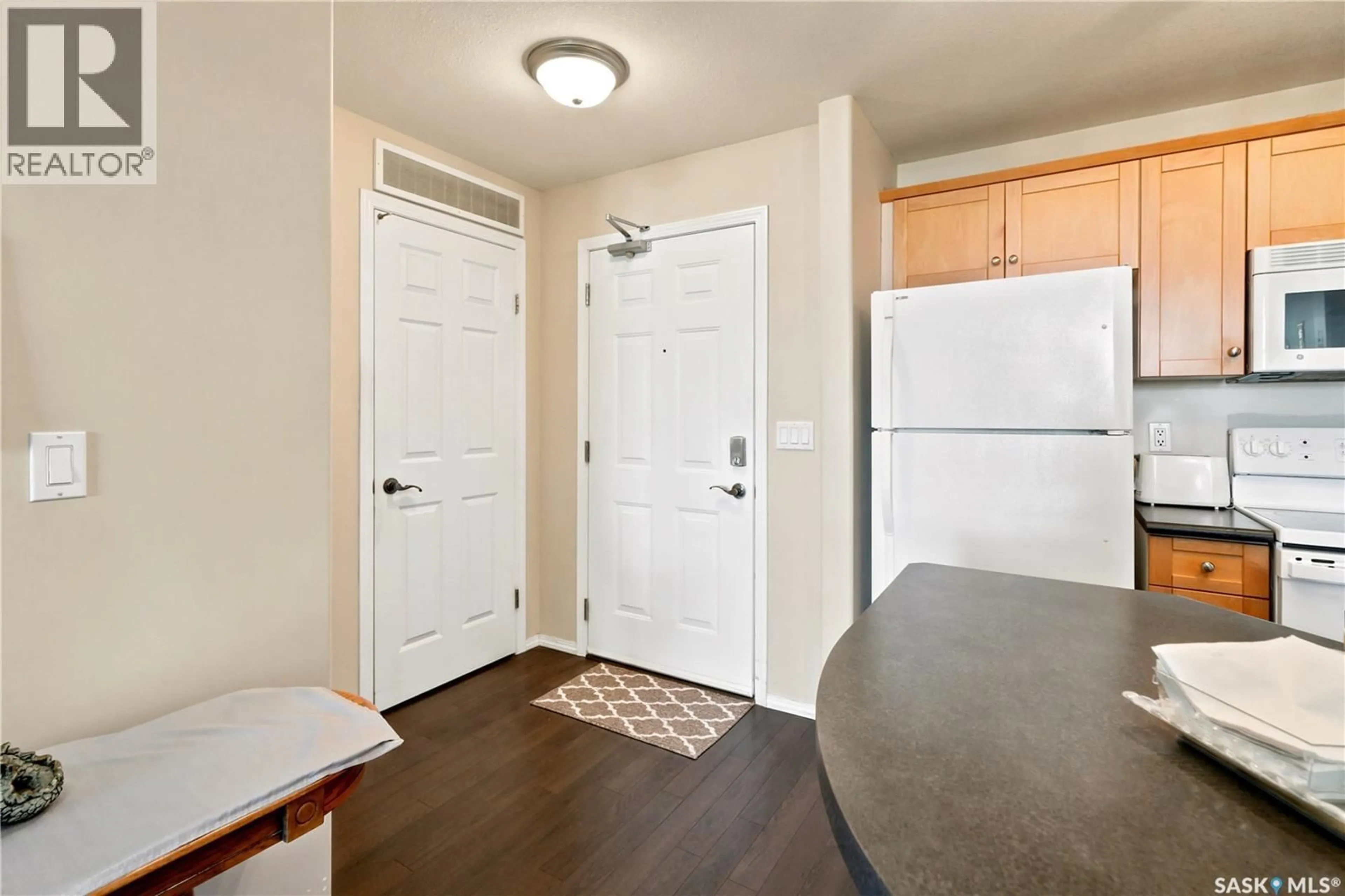 Indoor entryway for 413 235 HEROLD TERRACE, Saskatoon Saskatchewan S7V1J2