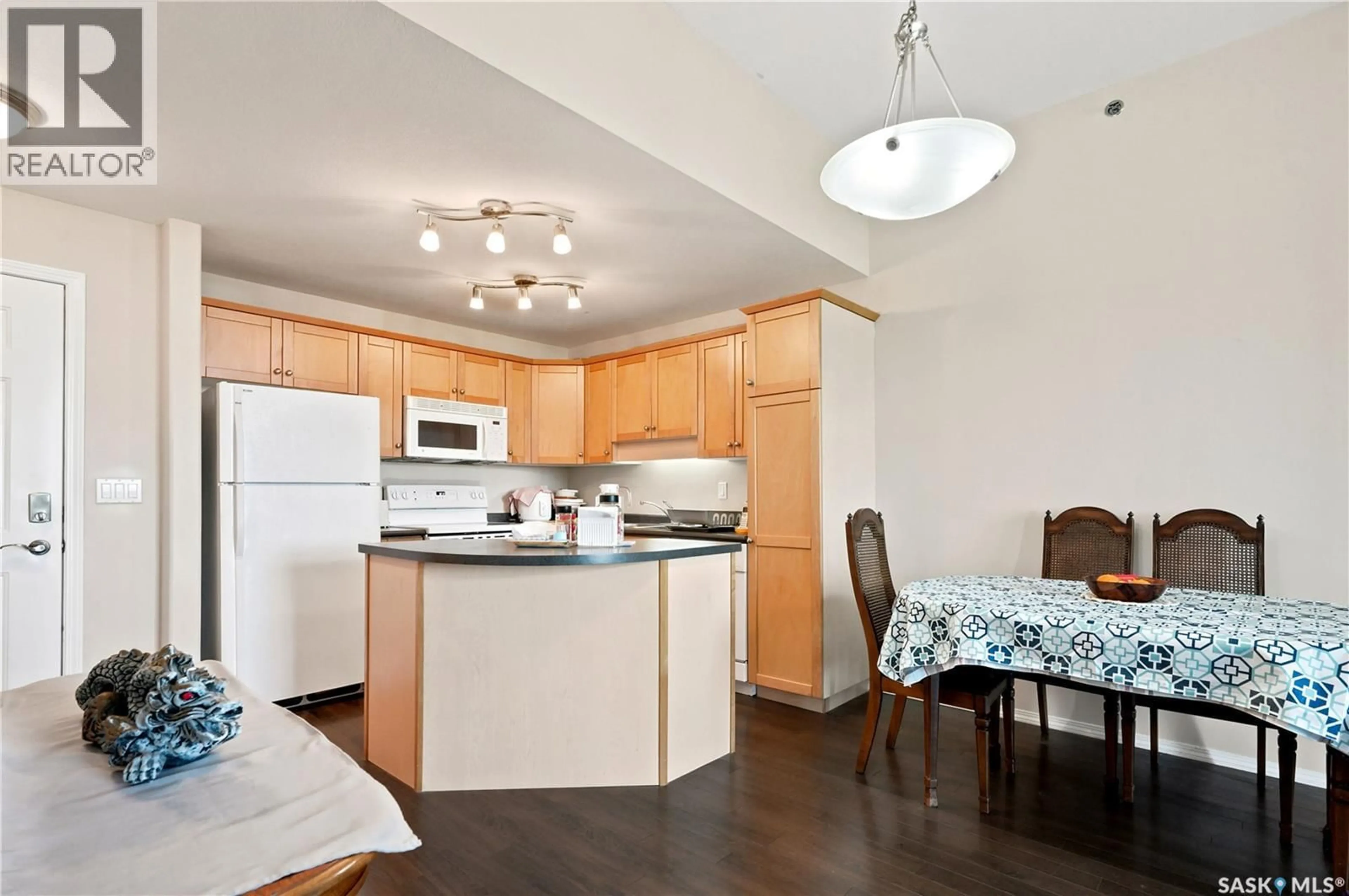 Standard kitchen, unknown for 413 235 HEROLD TERRACE, Saskatoon Saskatchewan S7V1J2