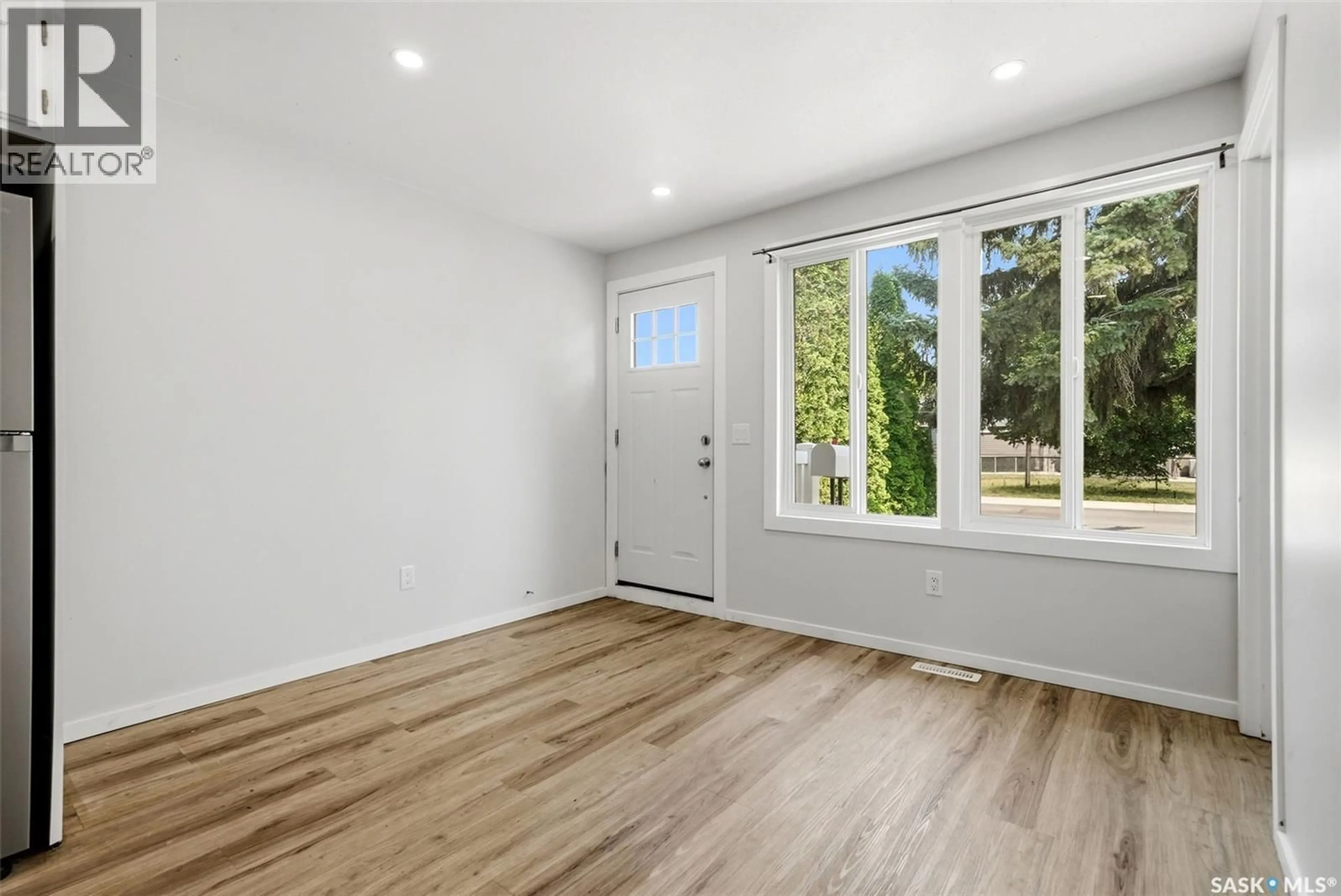 Indoor entryway for 160 OSLER STREET, Regina Saskatchewan S4R1V2