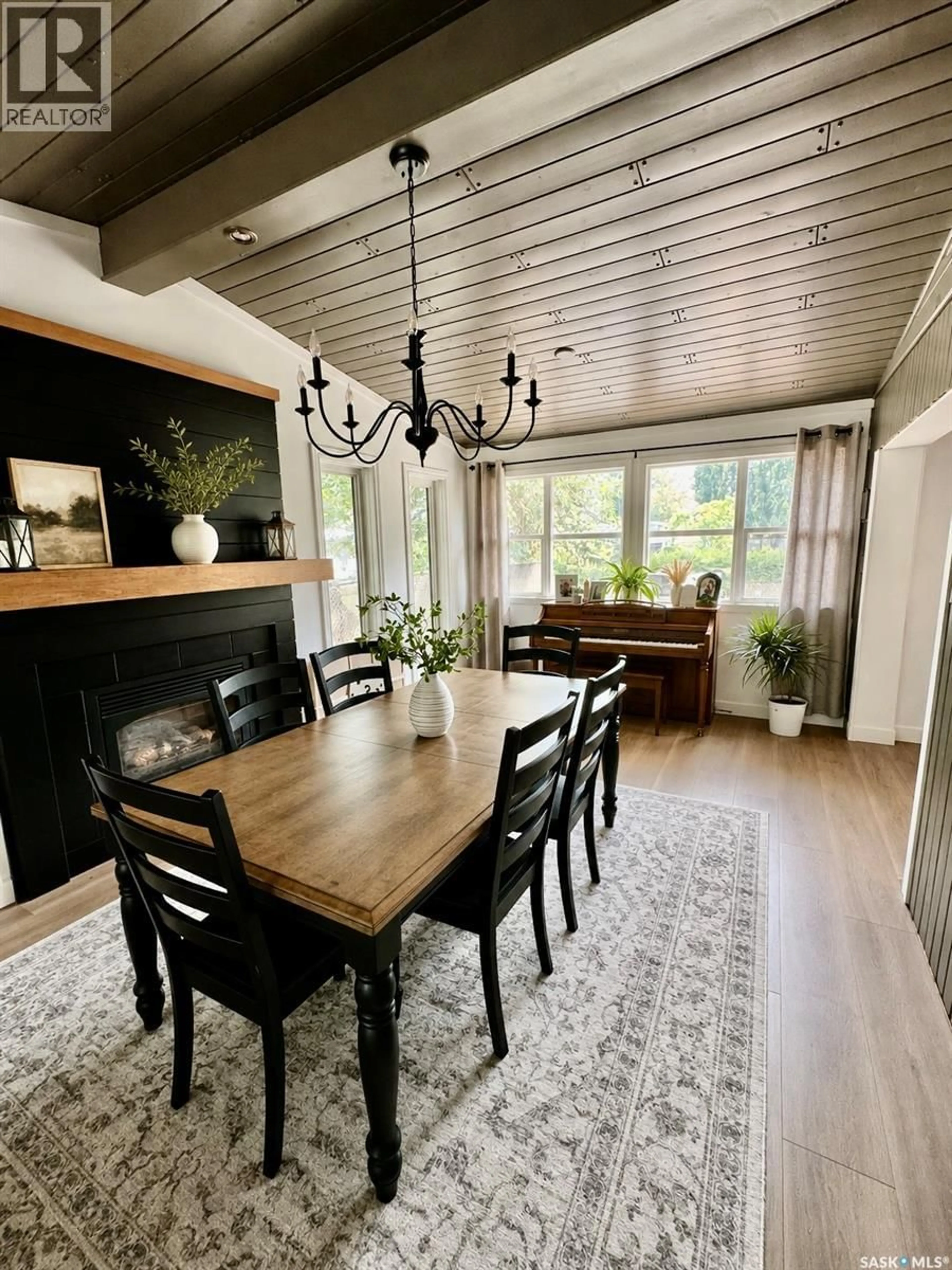 Dining room, wood/laminate floor for 183 POPLAR LANE, Wee Too Beach Saskatchewan S0G1C0
