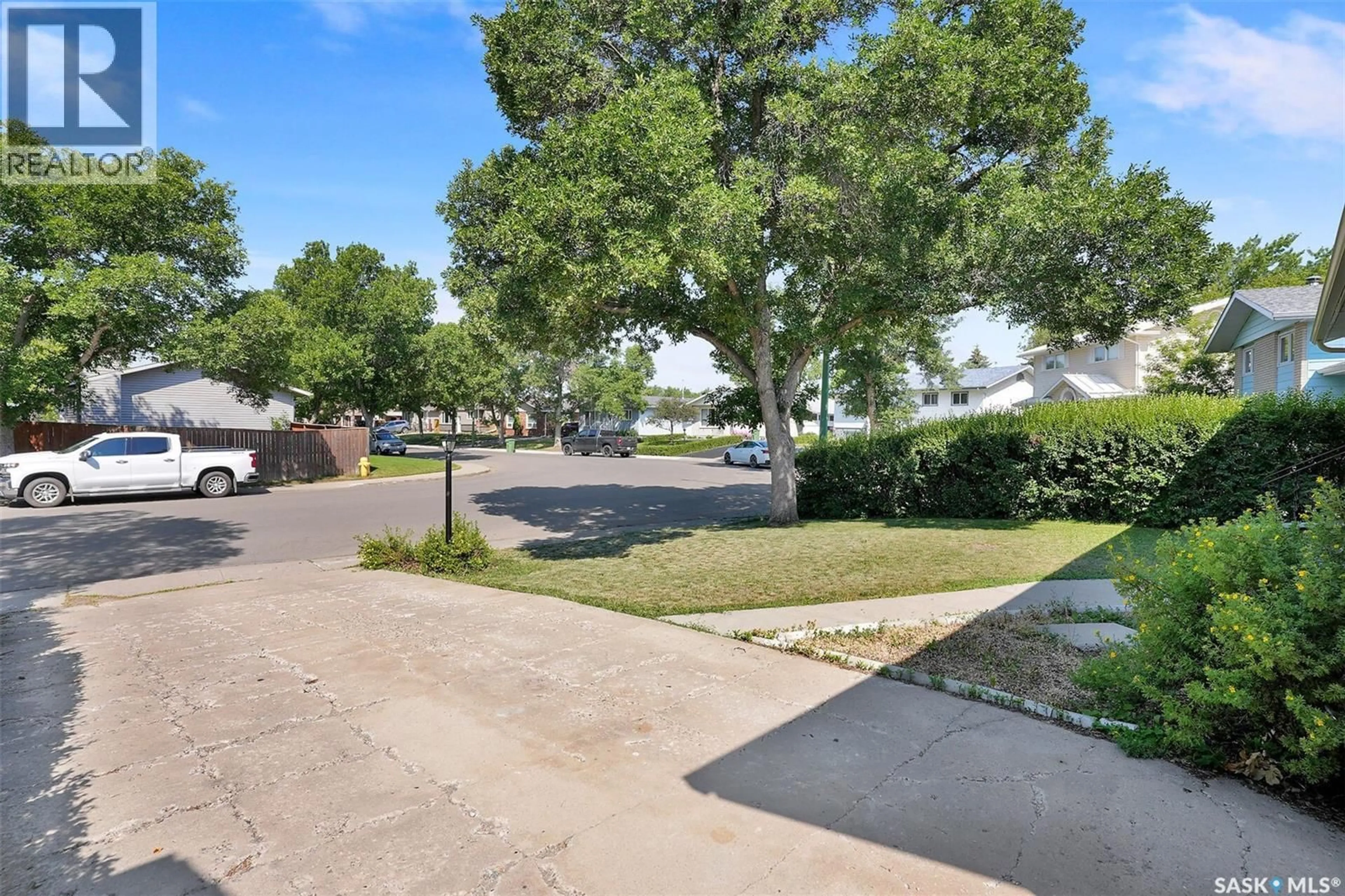 A pic from outside/outdoor area/front of a property/back of a property/a pic from drone, unknown for 87 HASTINGS CRESCENT, Regina Saskatchewan S4T7N6