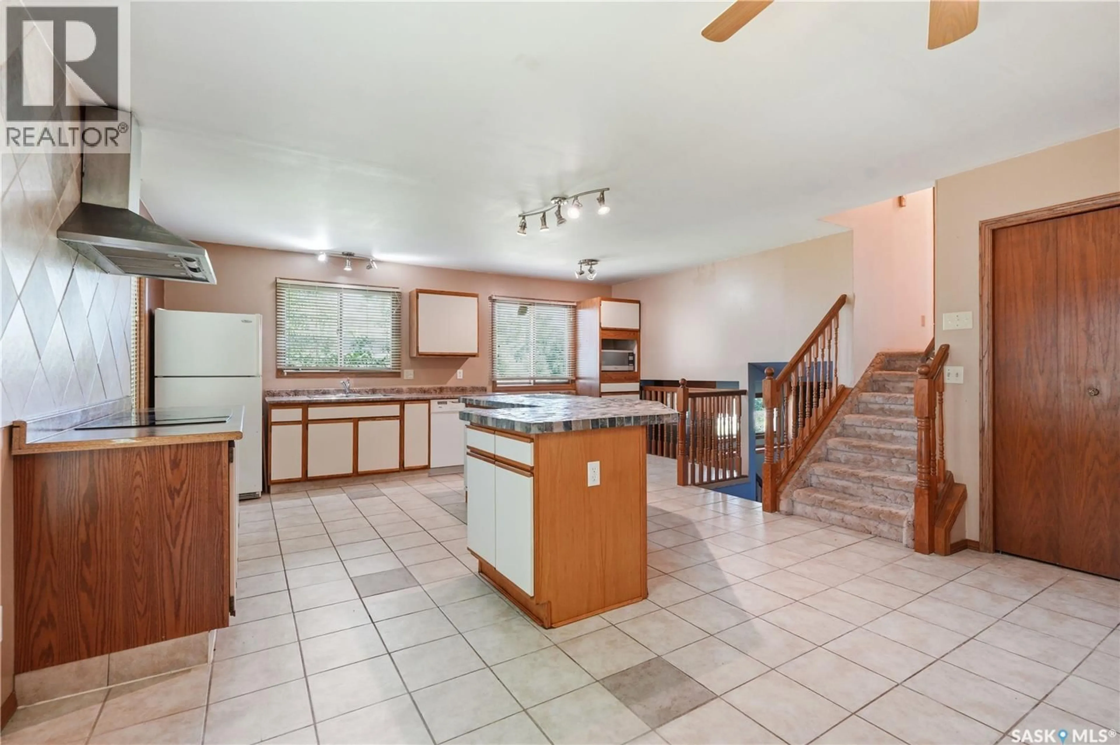 Open concept kitchen, unknown for 218 MAIN STREET, Young Saskatchewan S0K4Y0