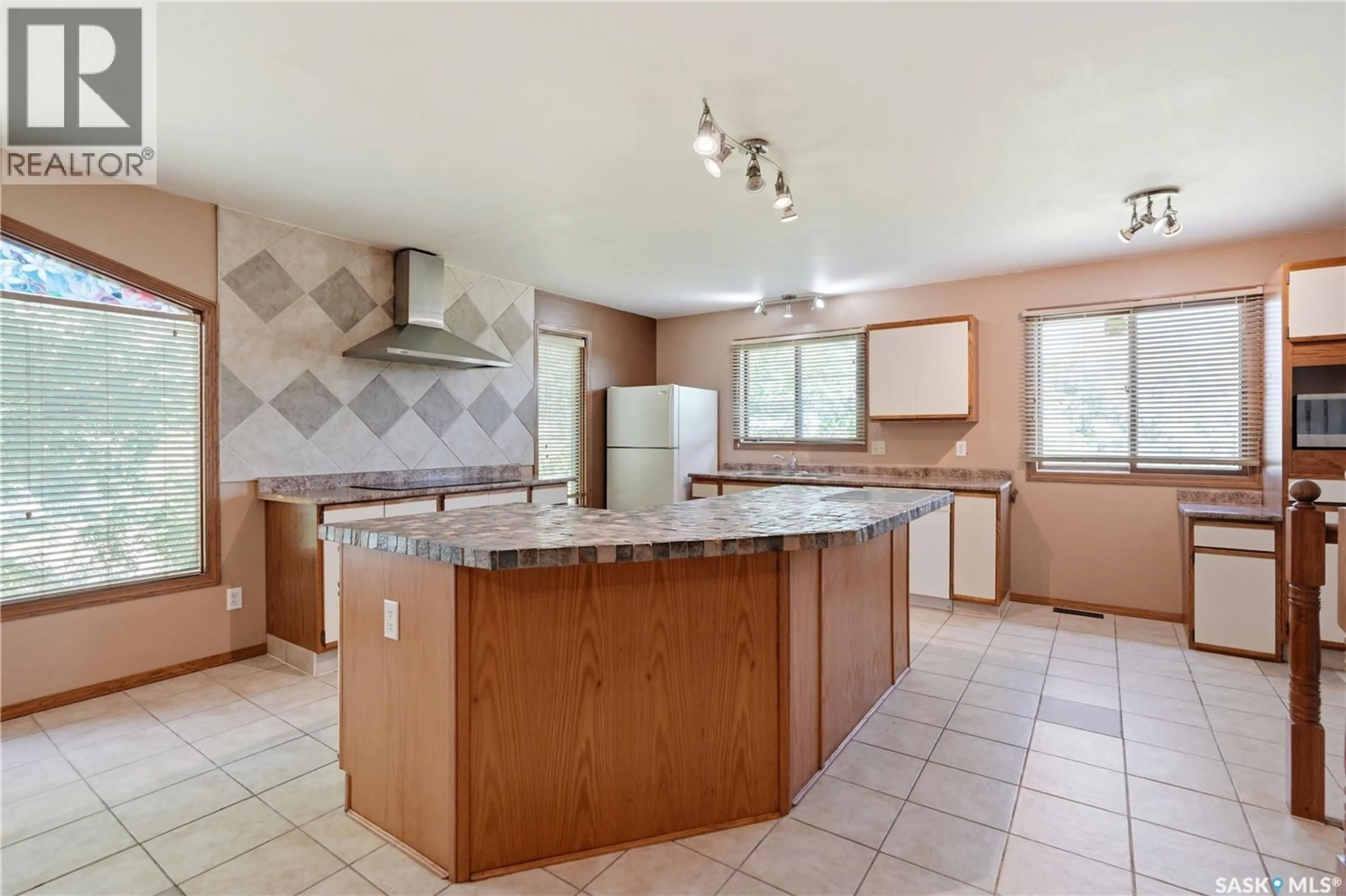 Open concept kitchen, ceramic/tile floor for 218 MAIN STREET, Young Saskatchewan S0K4Y0