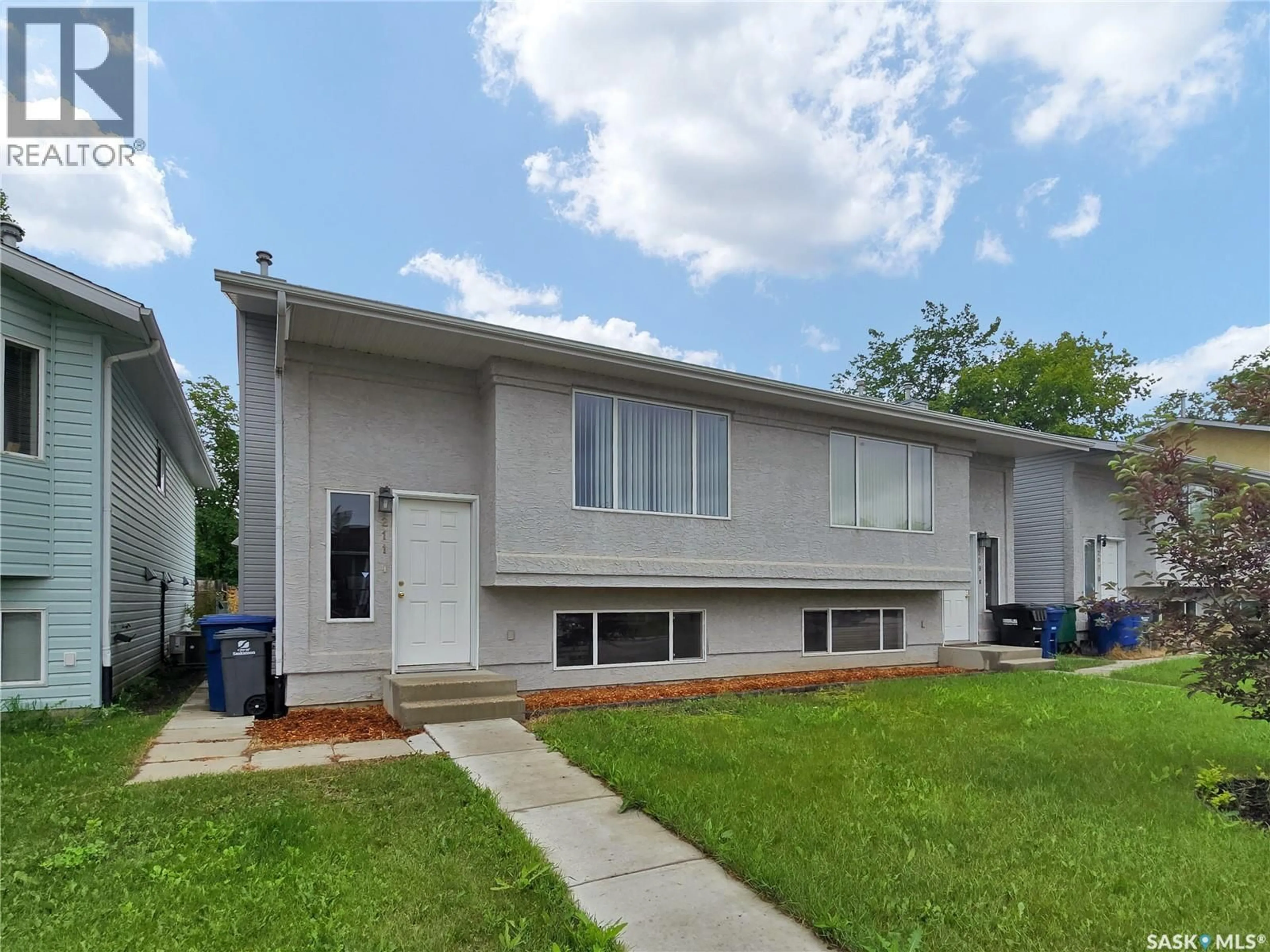 Home with vinyl exterior material, street for 211 HEDLEY STREET, Saskatoon Saskatchewan S7N1Z9
