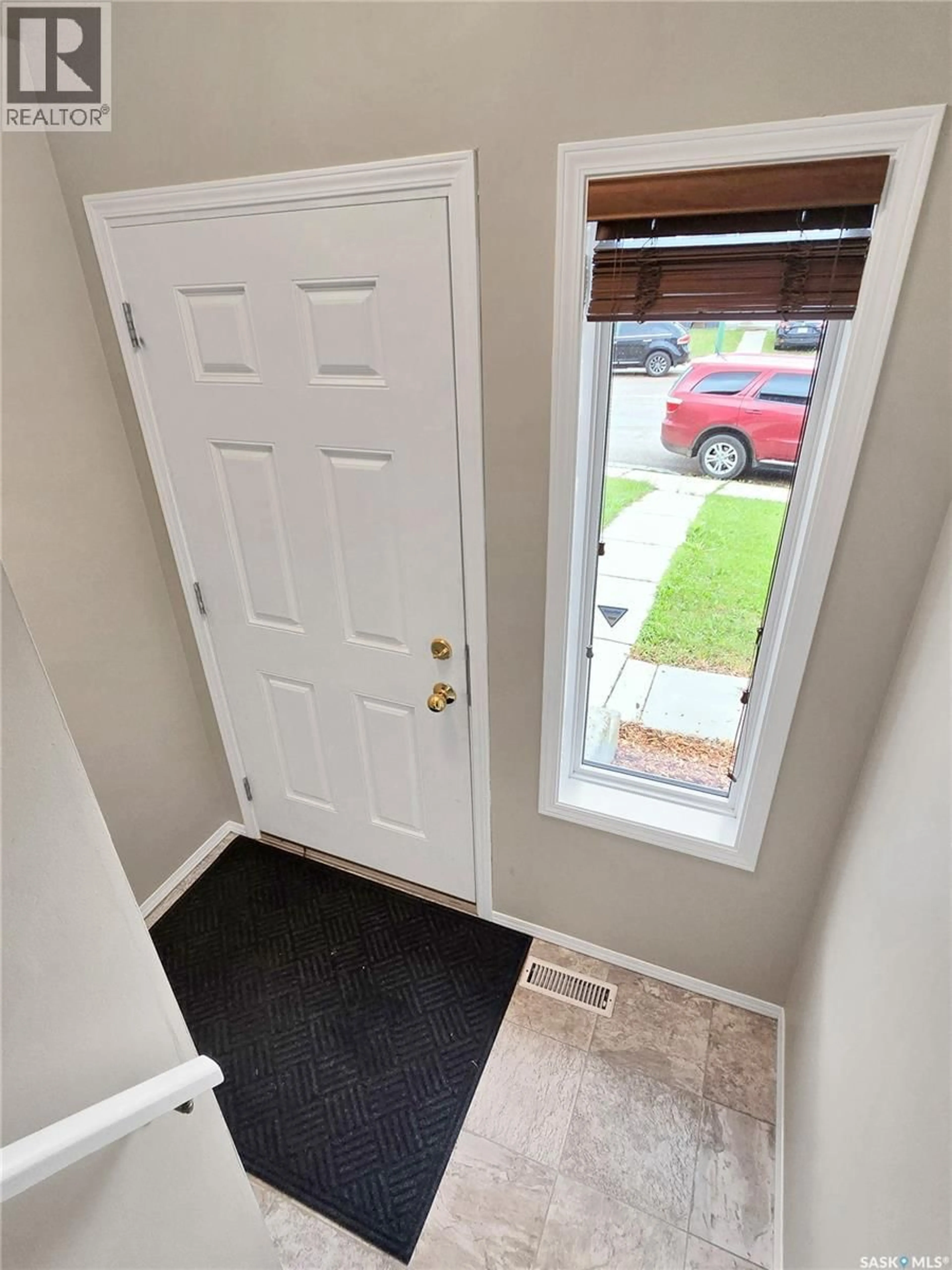Indoor entryway for 211 HEDLEY STREET, Saskatoon Saskatchewan S7N1Z9