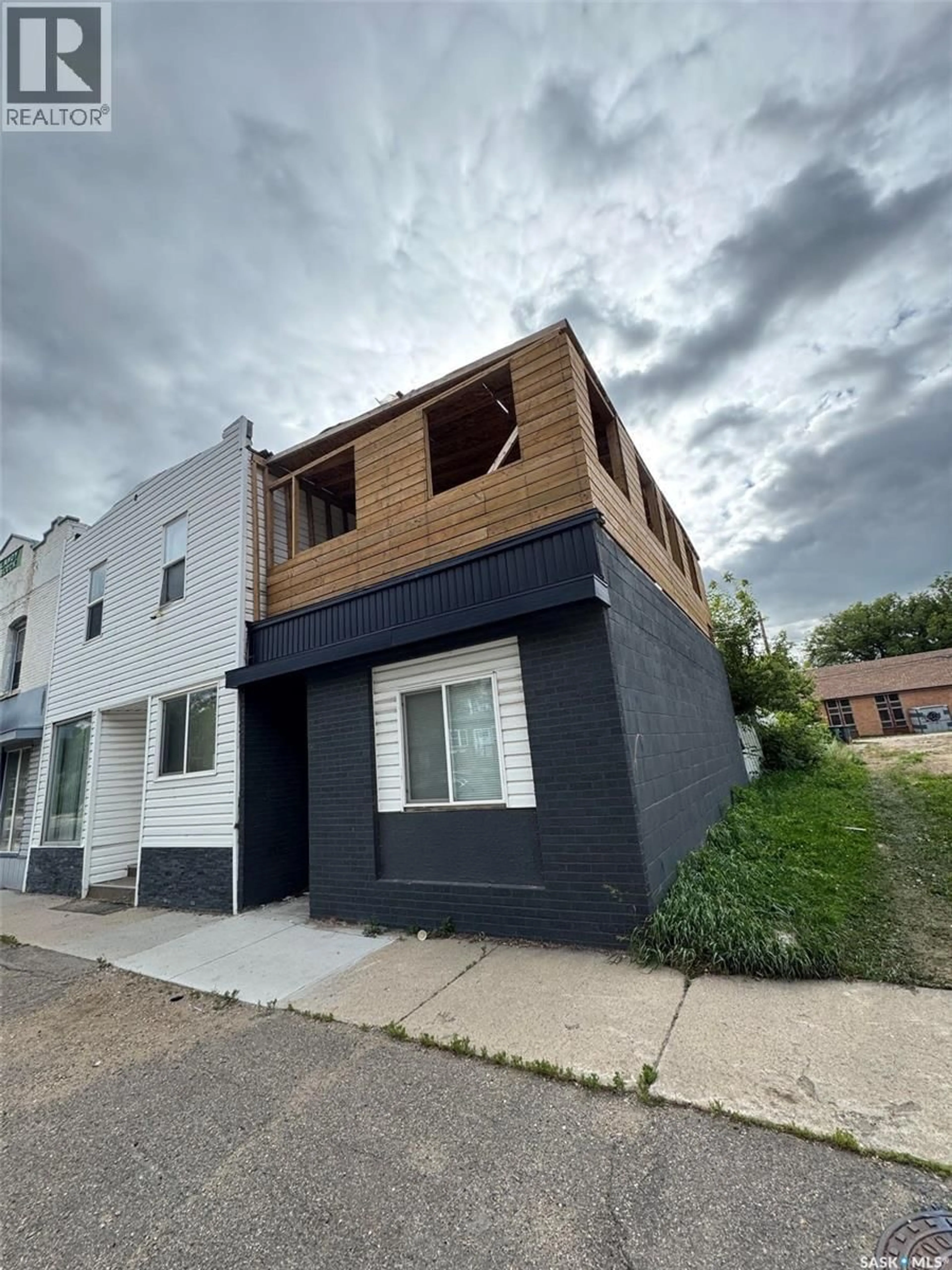 Home with brick exterior material, street for 623 H AVENUE, Saskatoon Saskatchewan S7M1X1