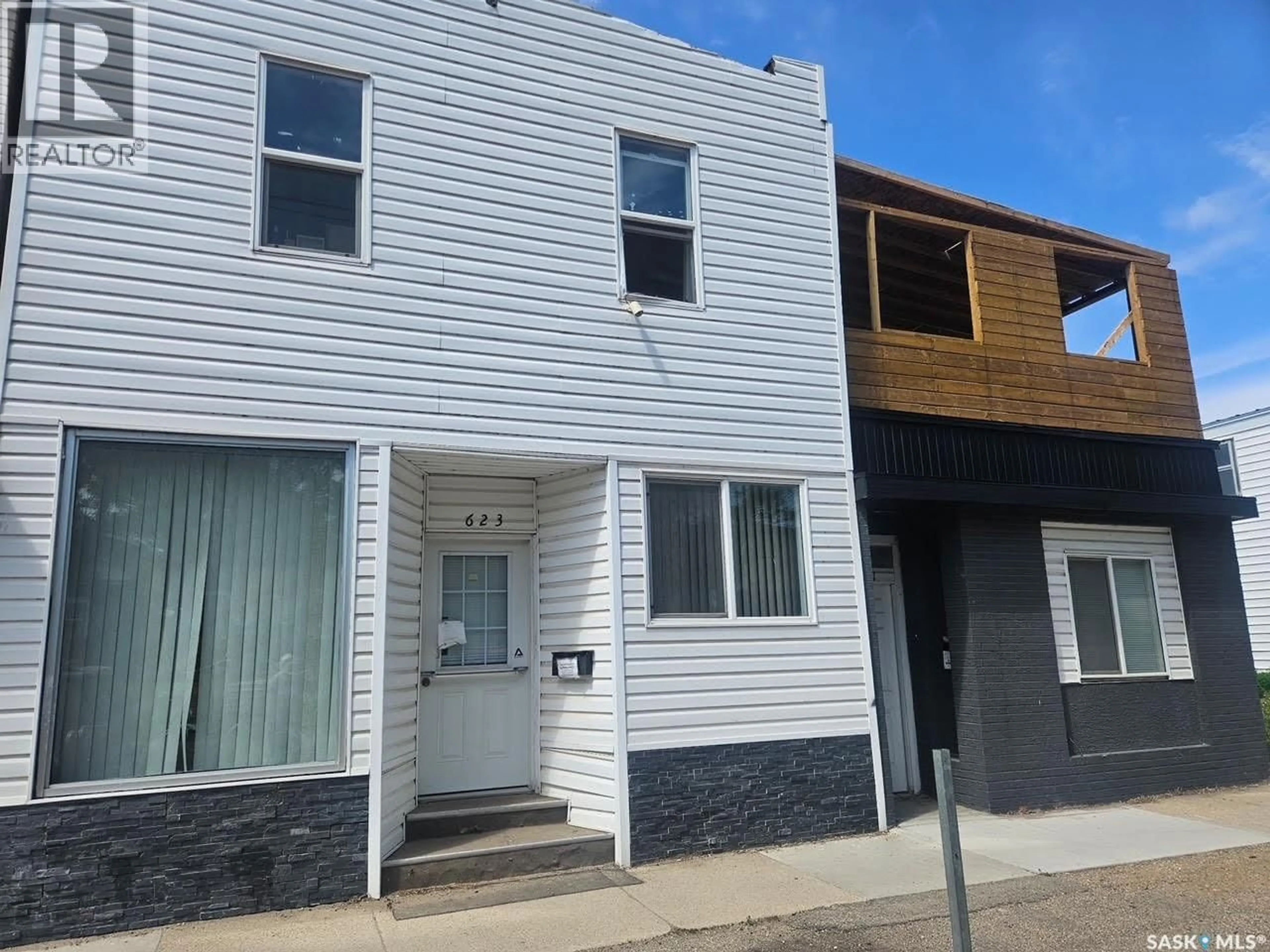 Home with vinyl exterior material, street for 623 H AVENUE, Saskatoon Saskatchewan S7M1X1
