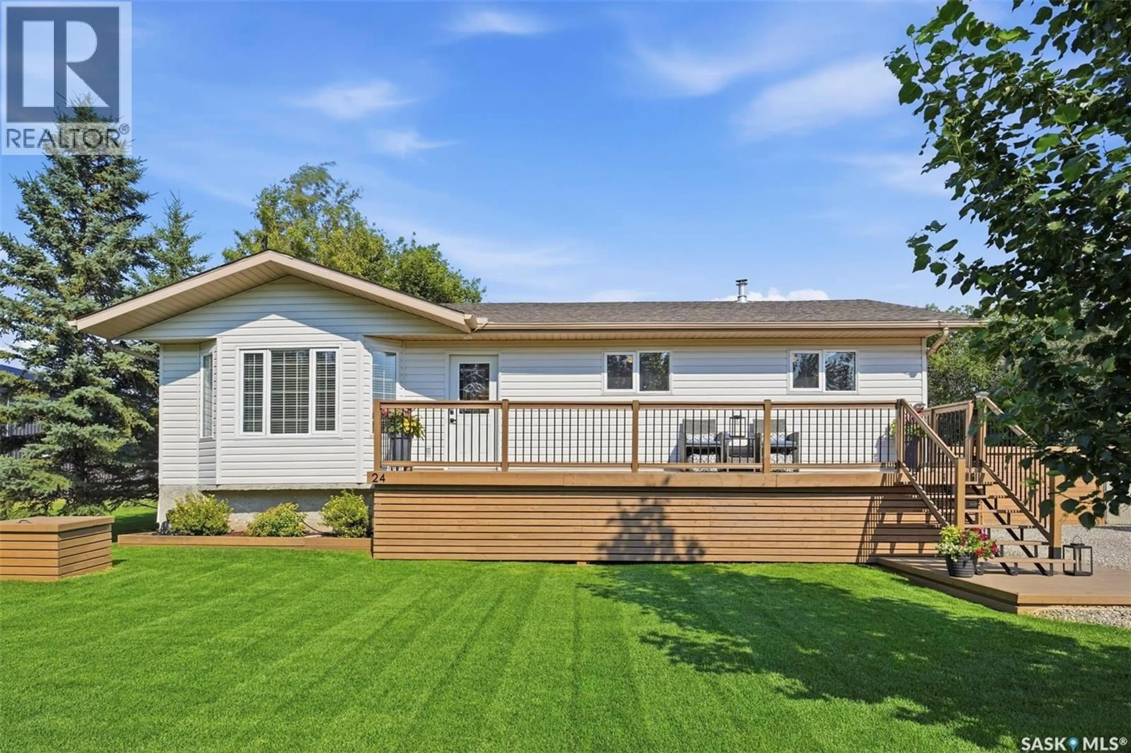 Home with vinyl exterior material, unknown for 24 AIRPORT DRIVE, Candle Lake Saskatchewan S0J3E0