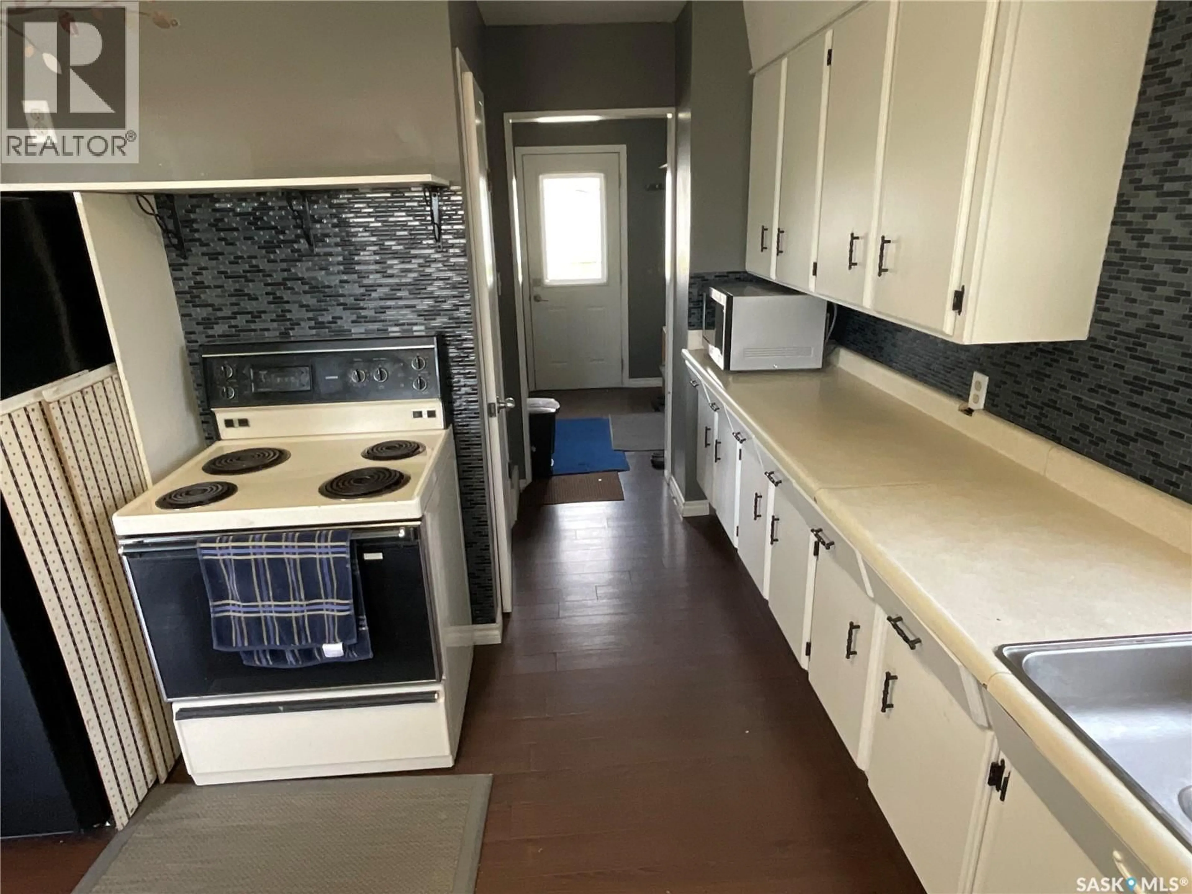 Standard kitchen, ceramic/tile floor for 217 3RD STREET, Wakaw Saskatchewan S0K4P0