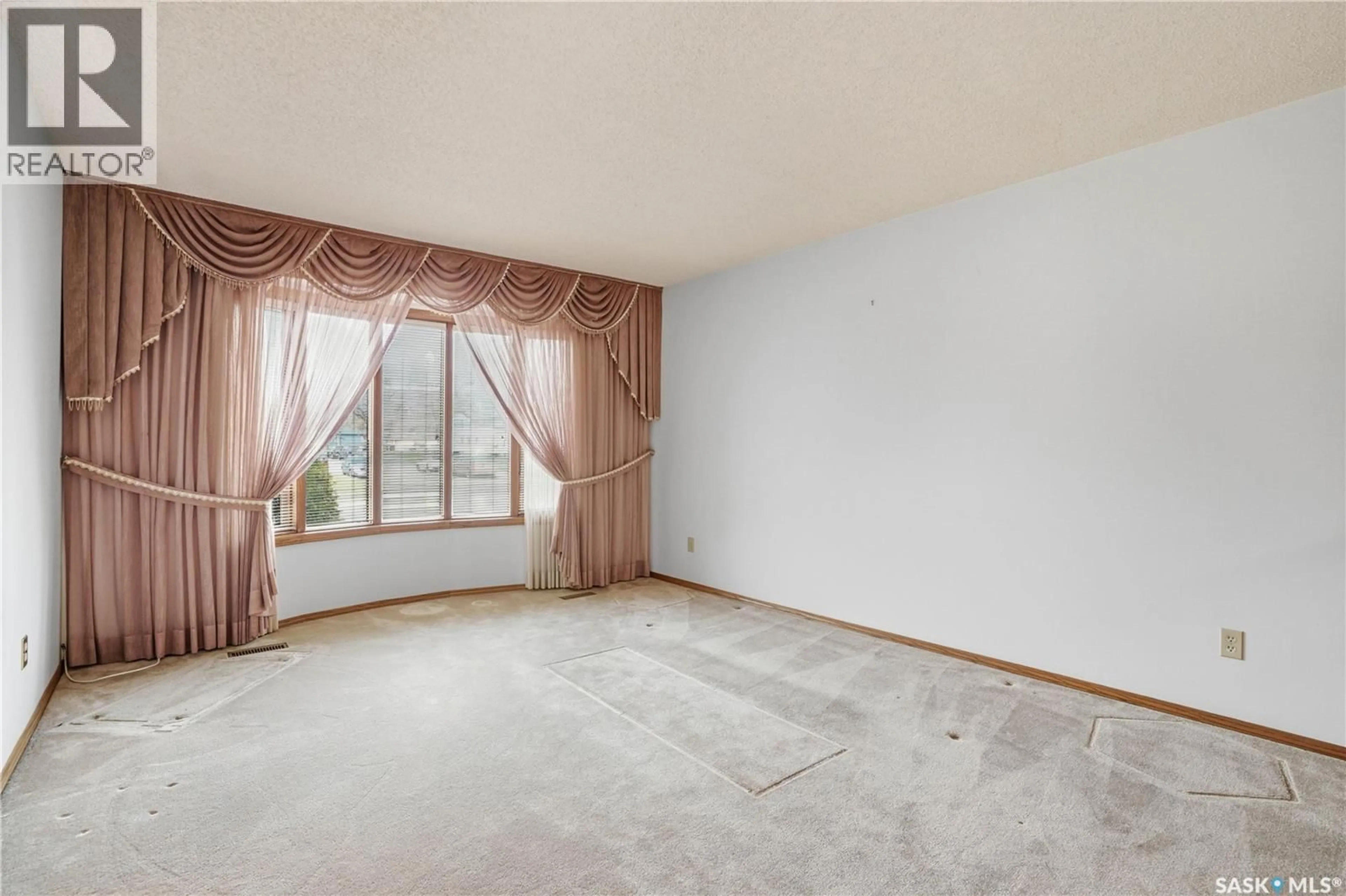 A pic of a room for 238 S AVENUE N, Saskatoon Saskatchewan S7L2Z8