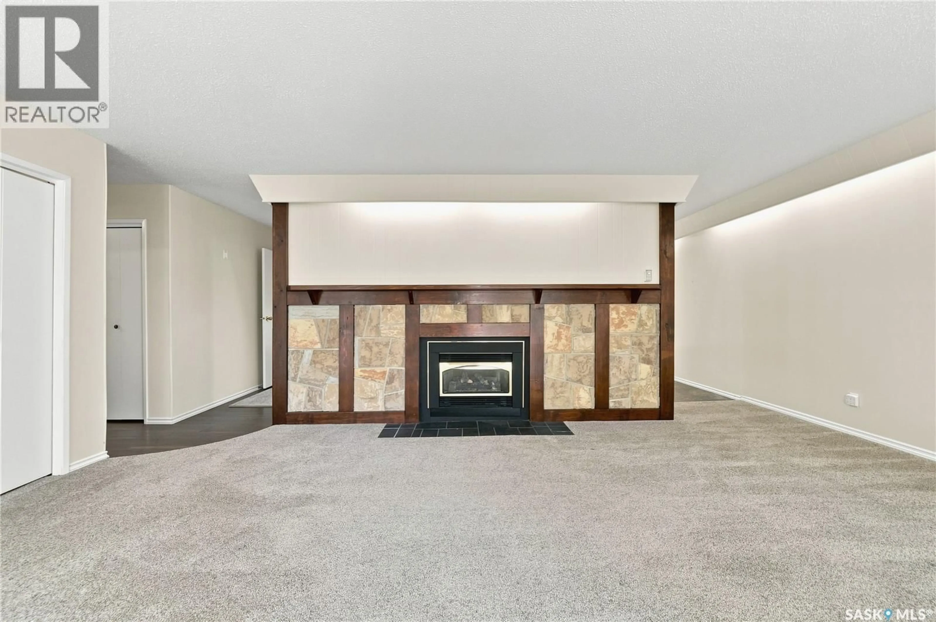 Unknown for 725 7TH STREET, Saskatoon Saskatchewan S7H0Y1