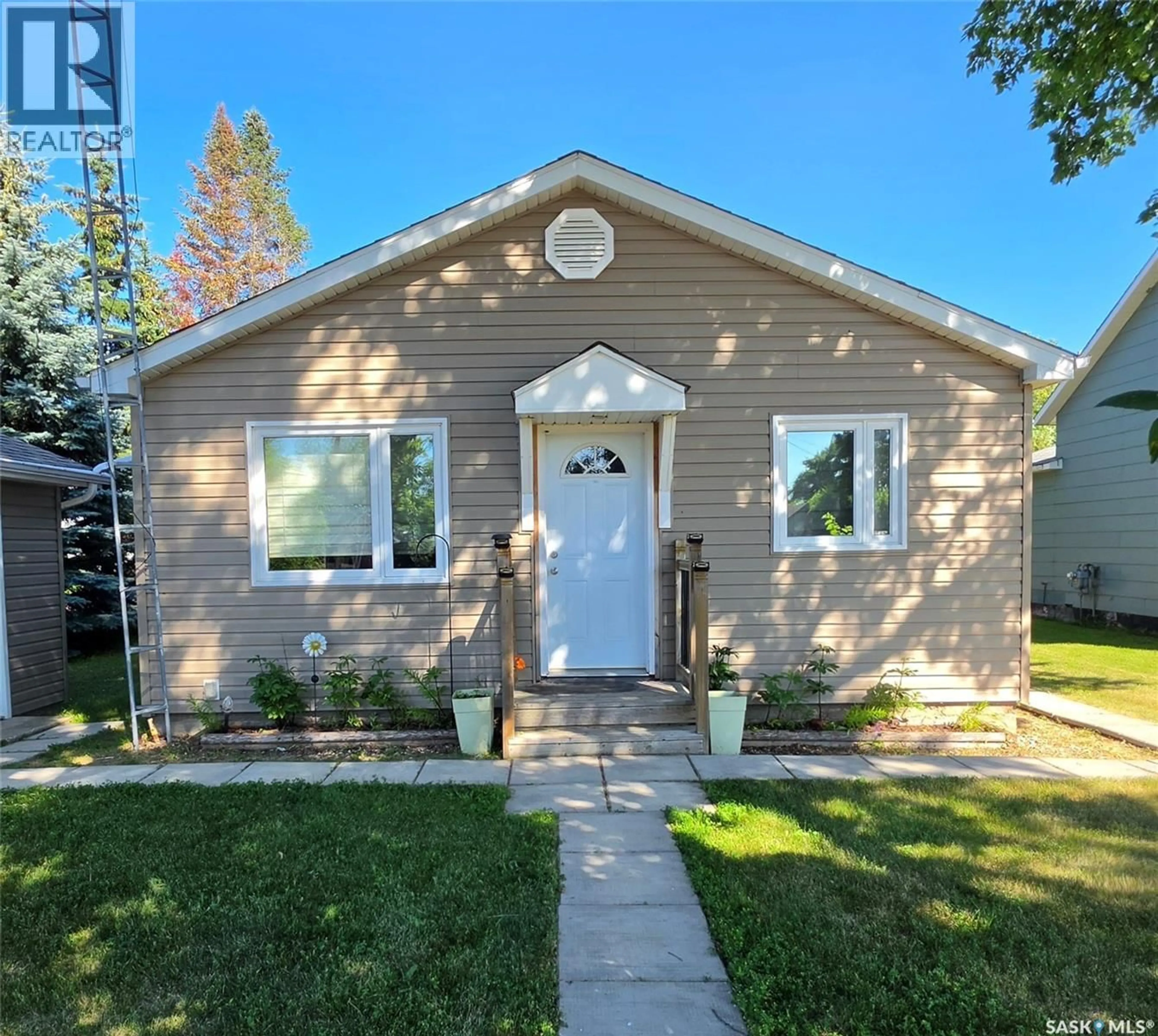 Home with vinyl exterior material, street for 324 LAING STREET, Sturgis Saskatchewan S0A4A0