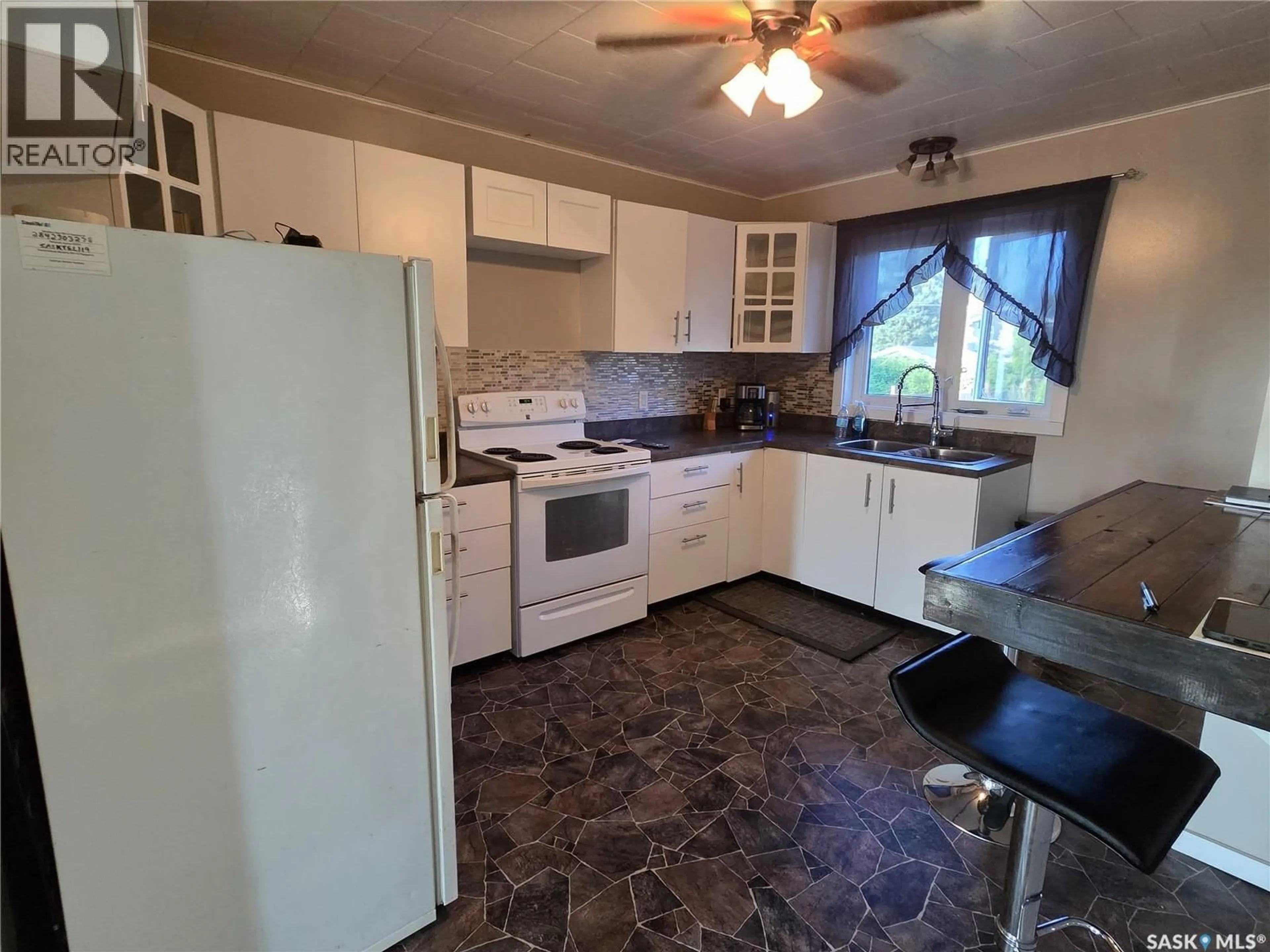 Standard kitchen, unknown for 220 4TH STREET, Wadena Saskatchewan S0A4J0