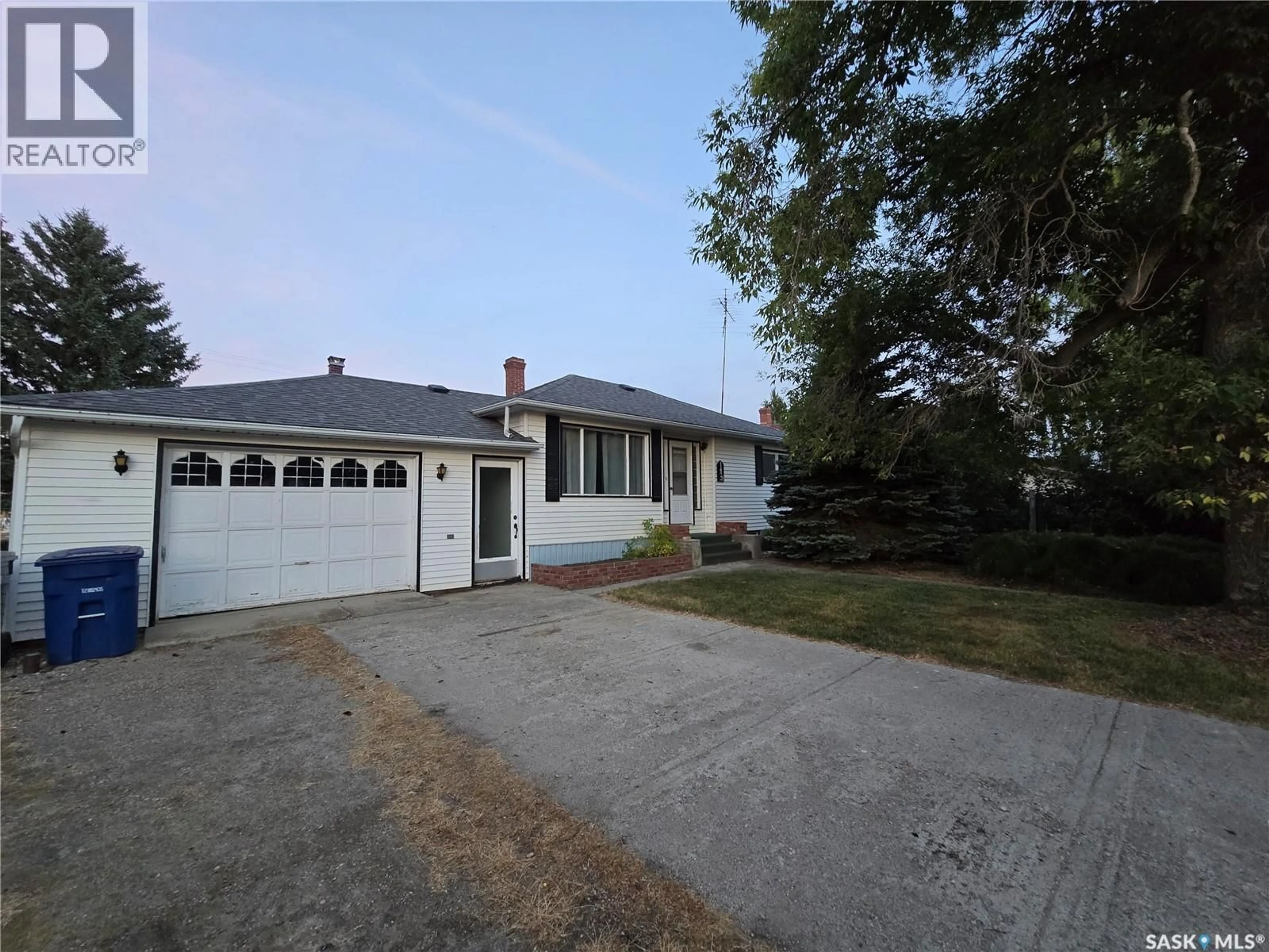 A pic from outside/outdoor area/front of a property/back of a property/a pic from drone, street for 142 FIRST STREET, Glenavon Saskatchewan S0G1Y0