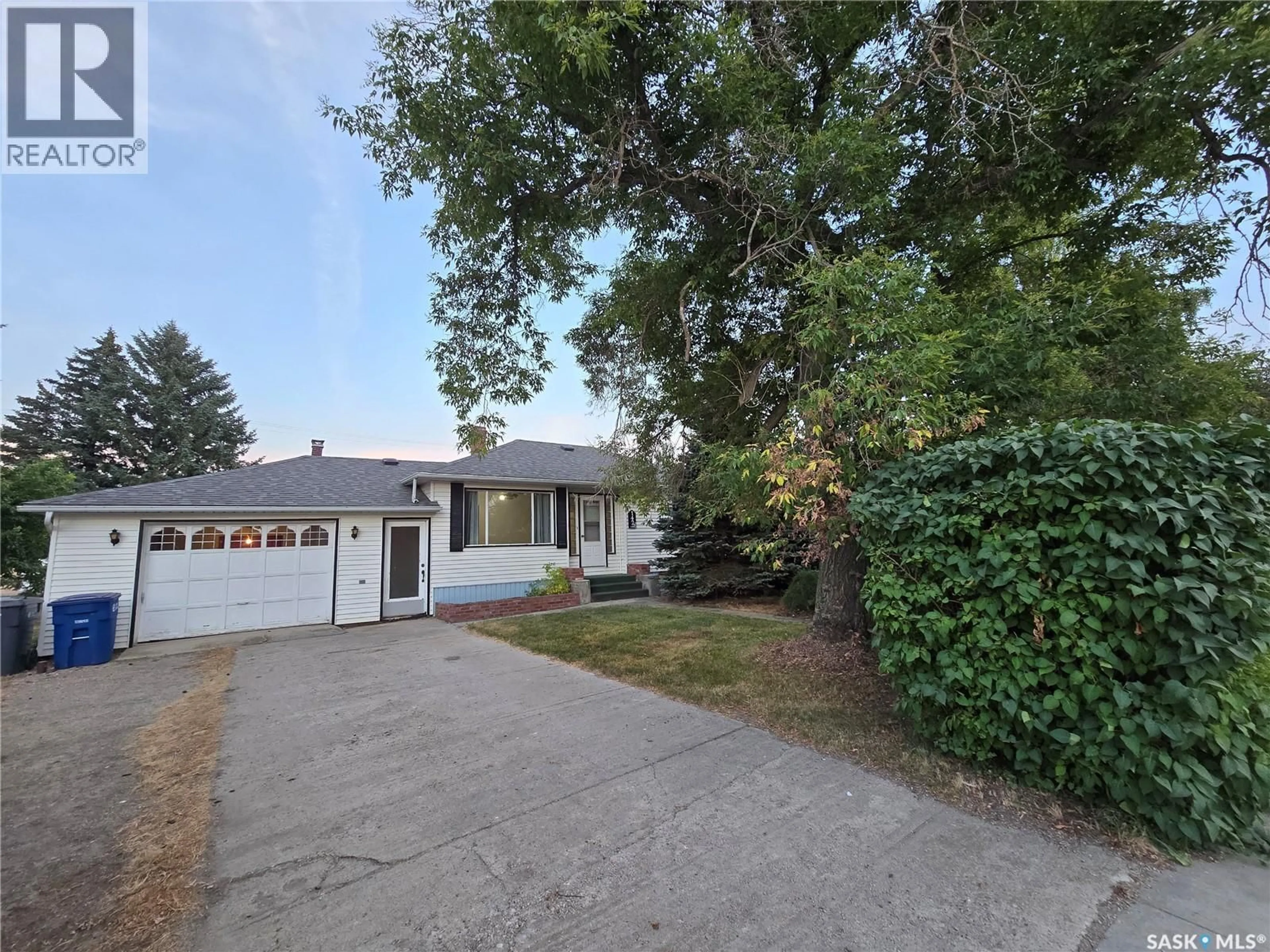 A pic from outside/outdoor area/front of a property/back of a property/a pic from drone, street for 142 FIRST STREET, Glenavon Saskatchewan S0G1Y0