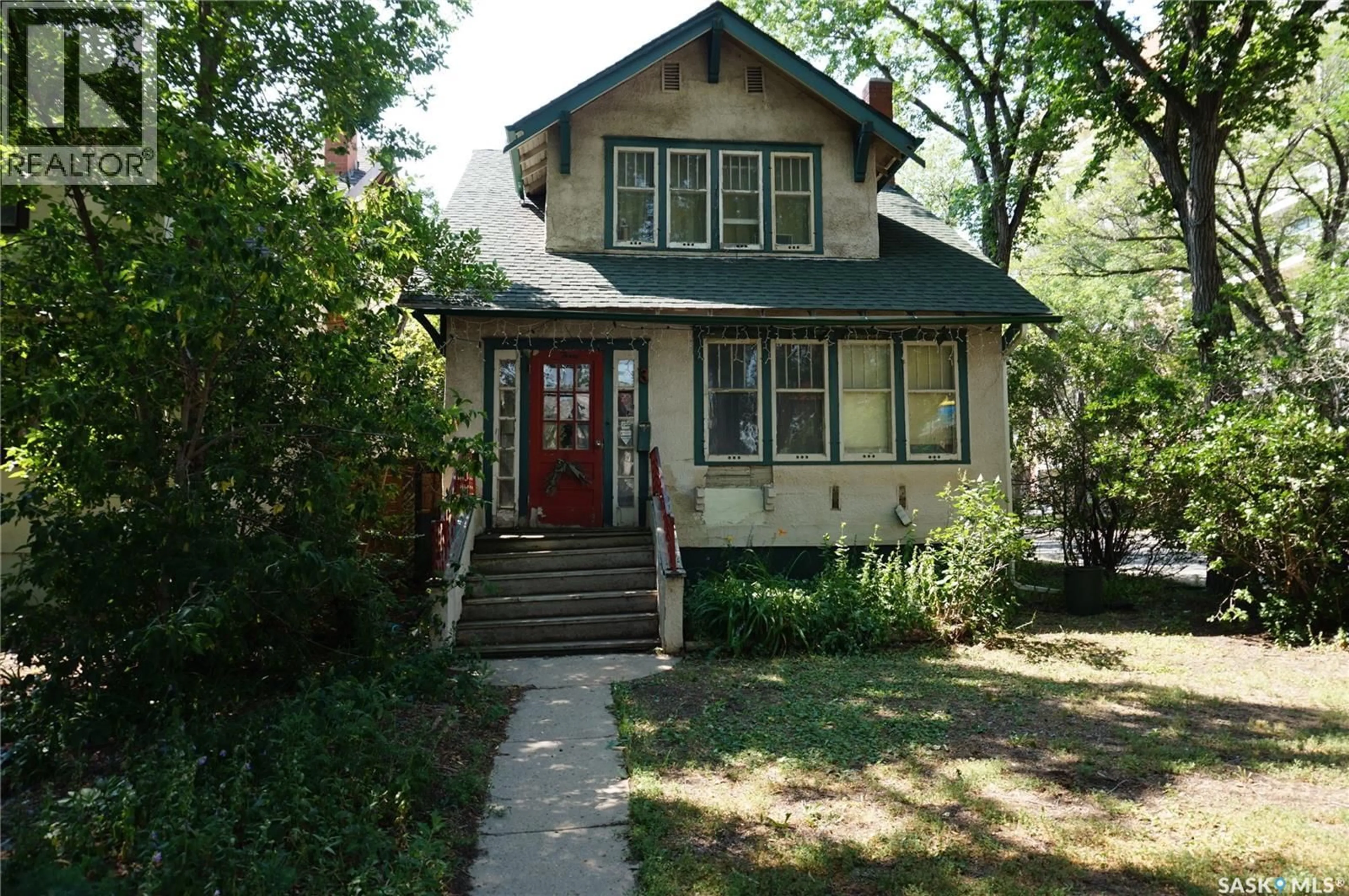 Home with vinyl exterior material, street for 3 ANGUS CRESCENT, Regina Saskatchewan S4T6N1