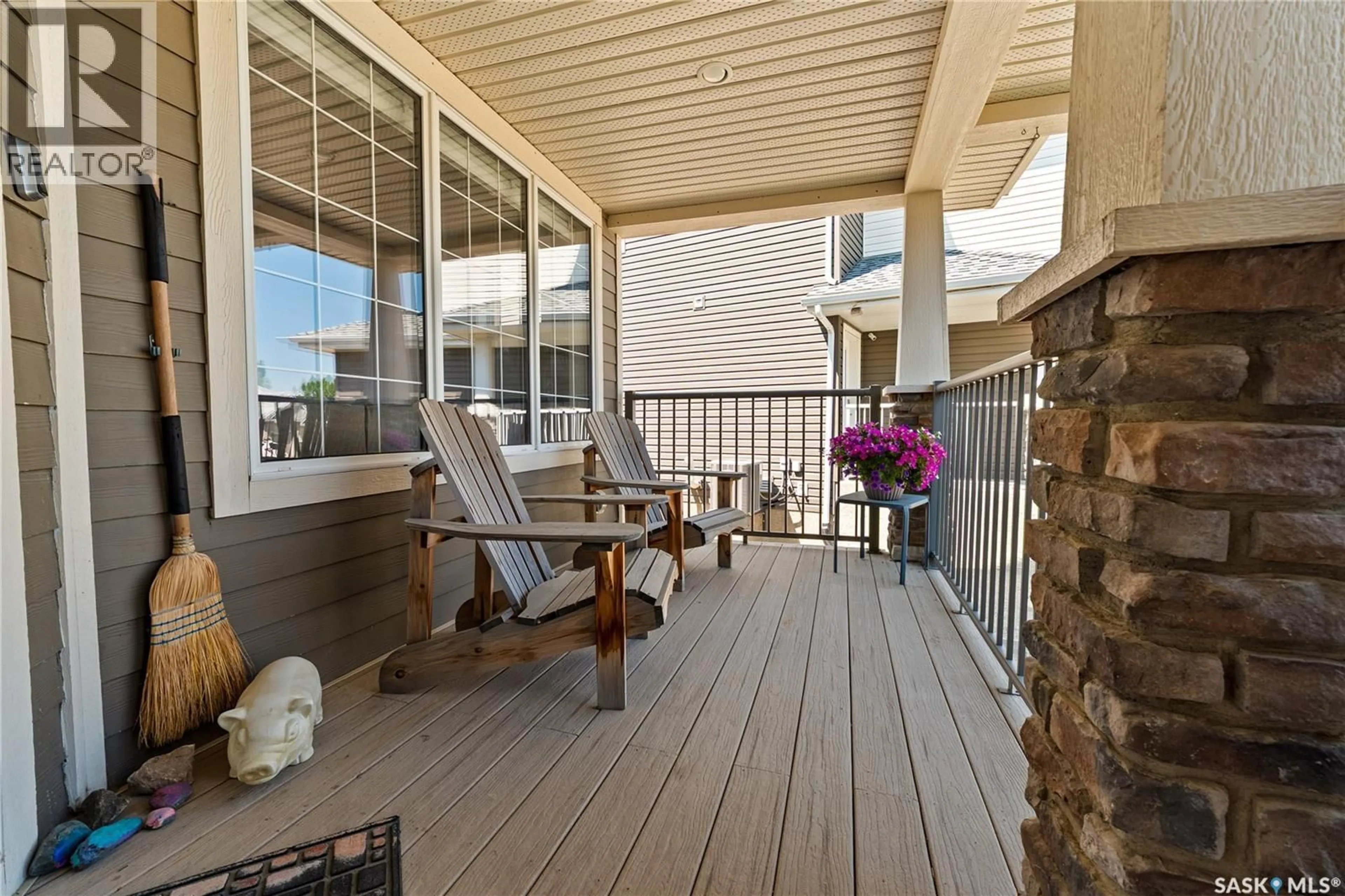 Patio, street for 218 BROOKVIEW DRIVE, Regina Saskatchewan S4Y0B2