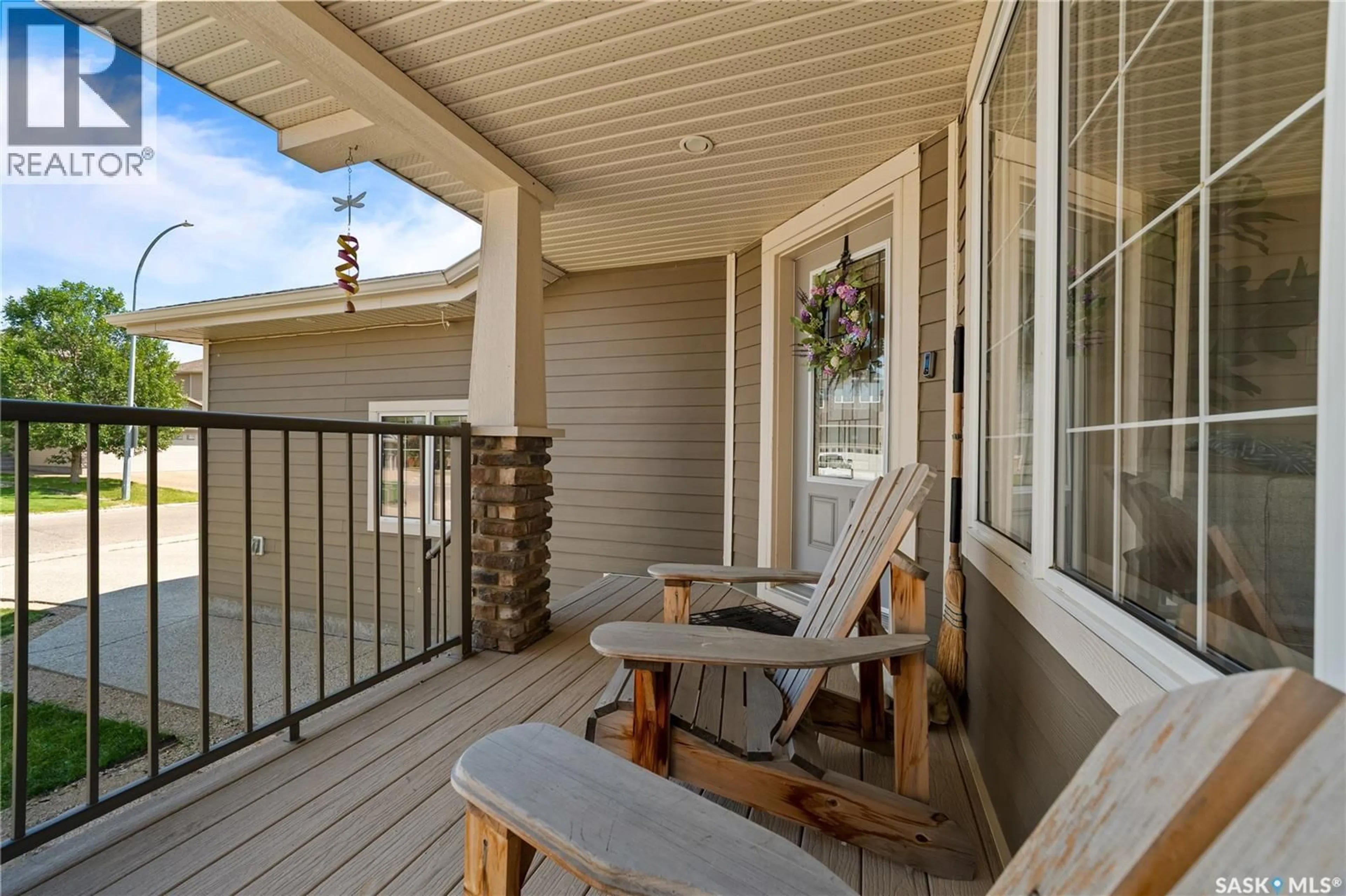Patio, unknown for 218 BROOKVIEW DRIVE, Regina Saskatchewan S4Y0B2